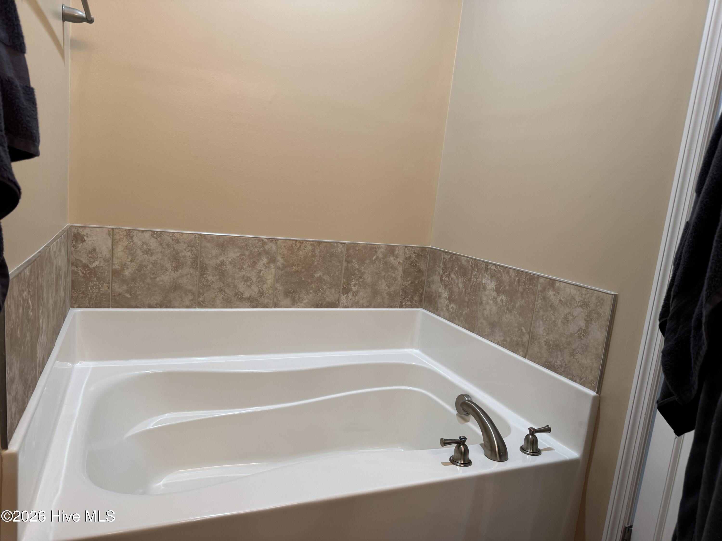 100560976 | Photo 14