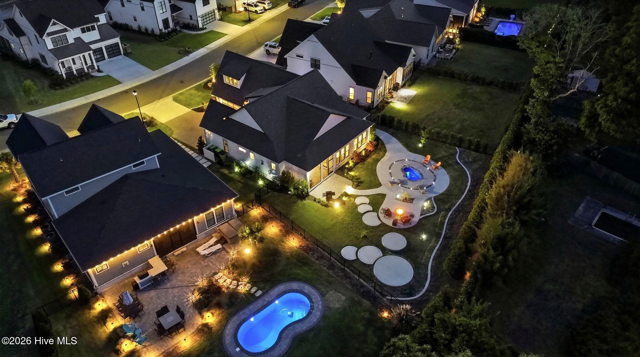 100569019 | Photo 69