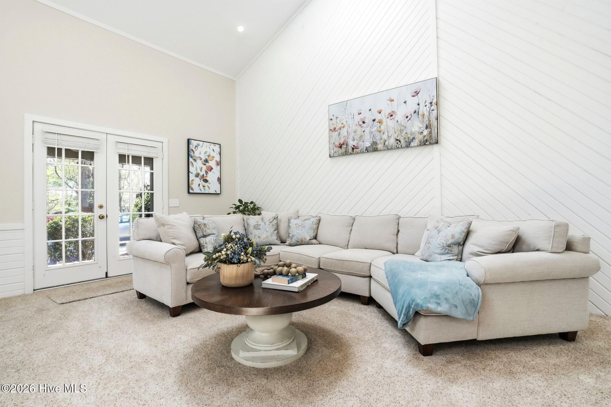 100563763 | Photo 19