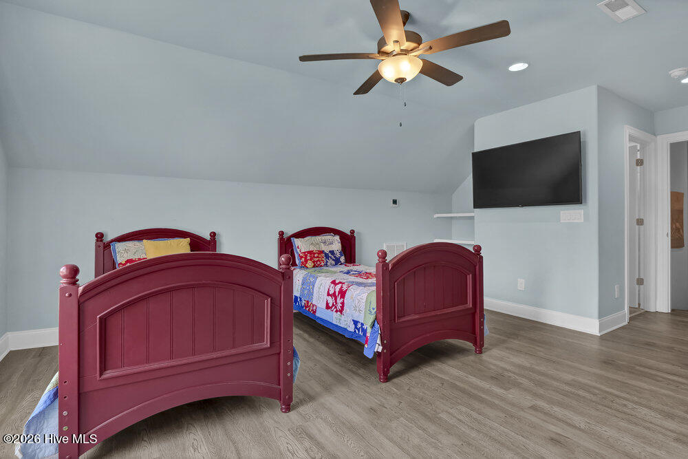 100547594 | Photo 26