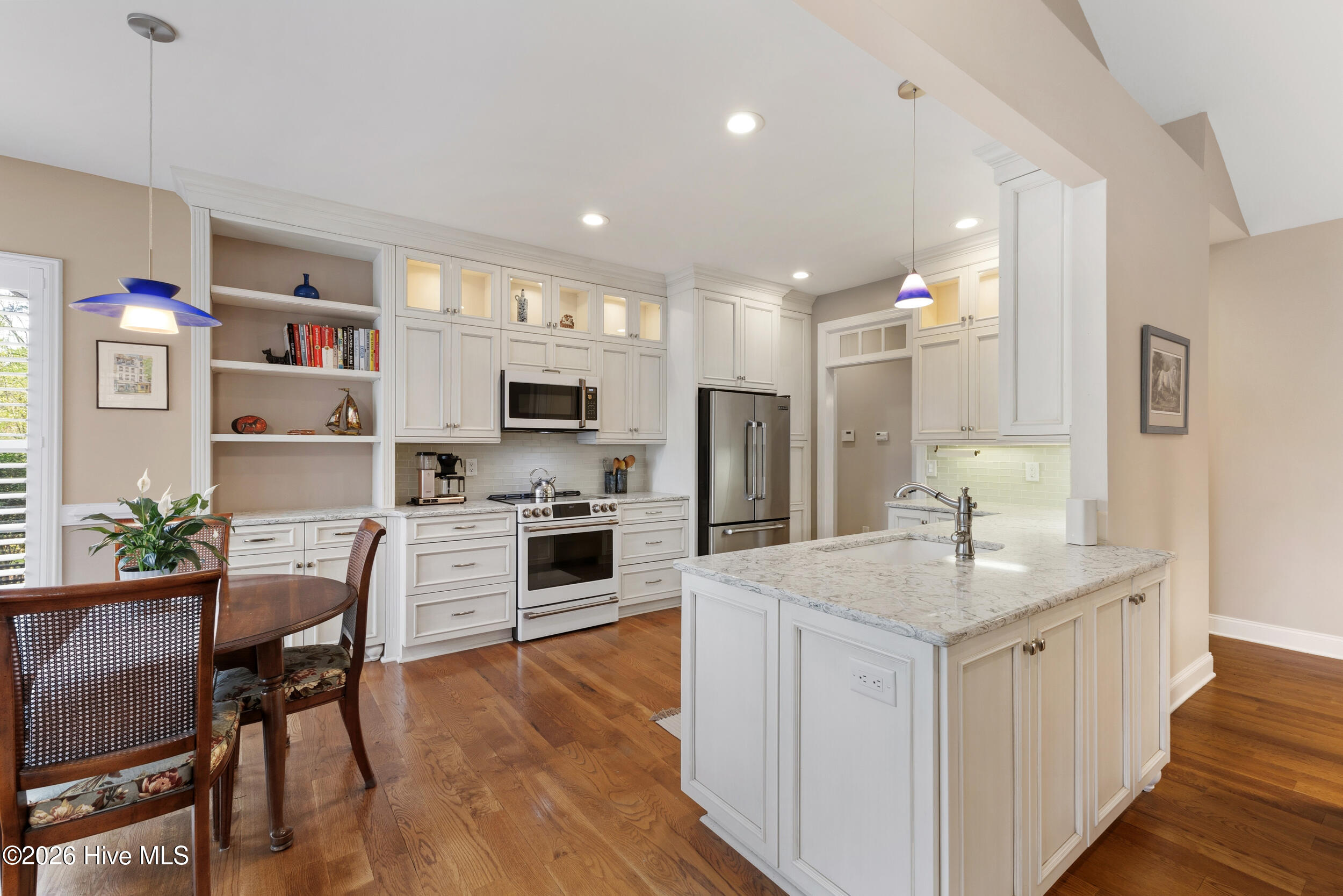 100564040 | Photo 14