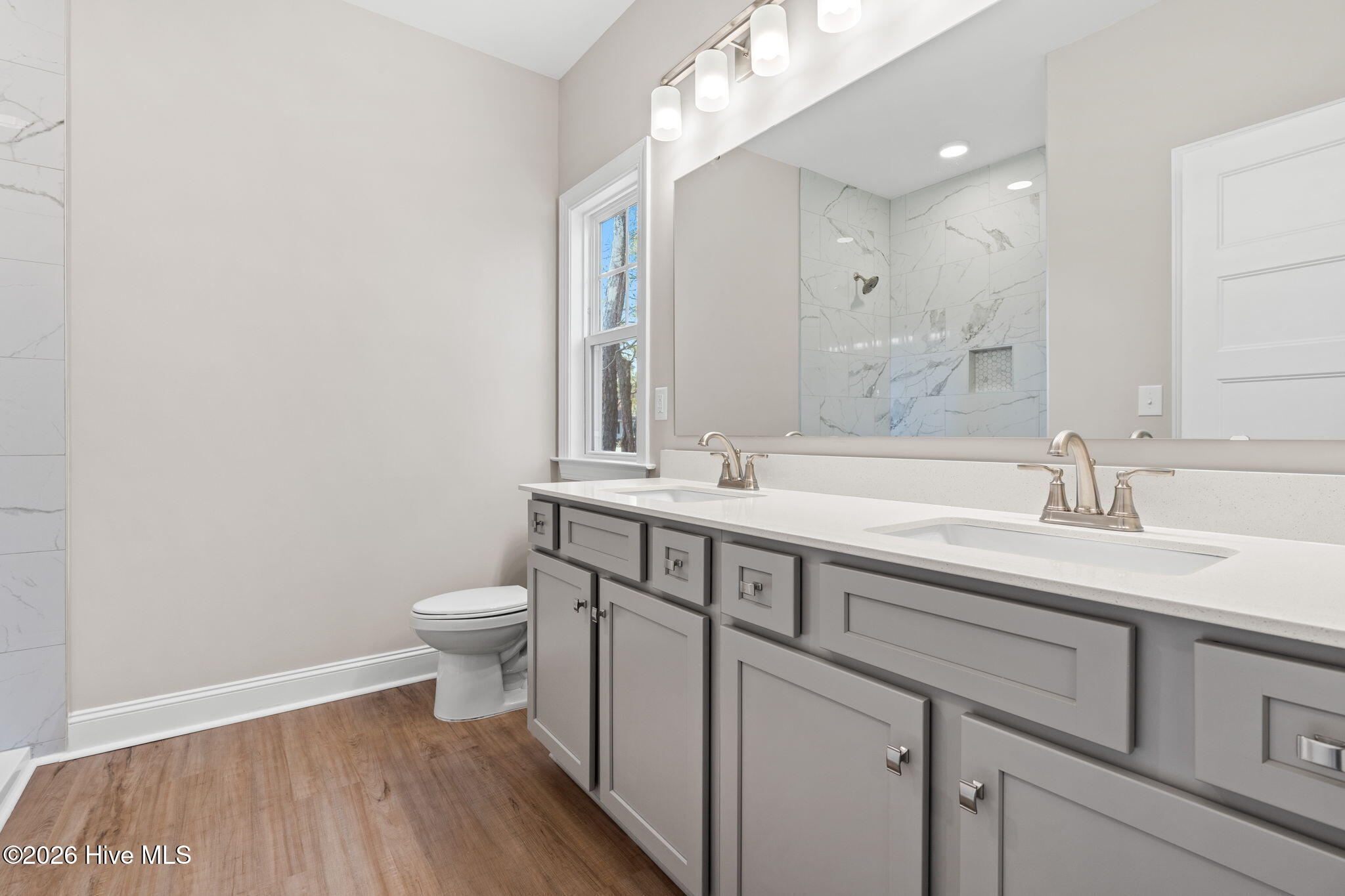 100537582 | Photo 22