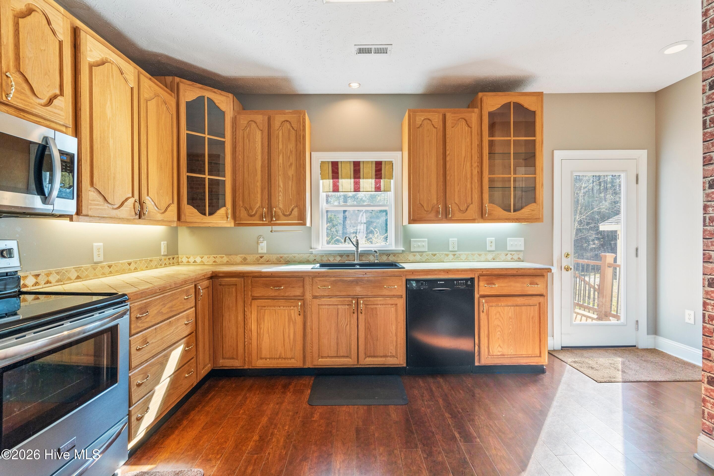 100550661 | Photo 27