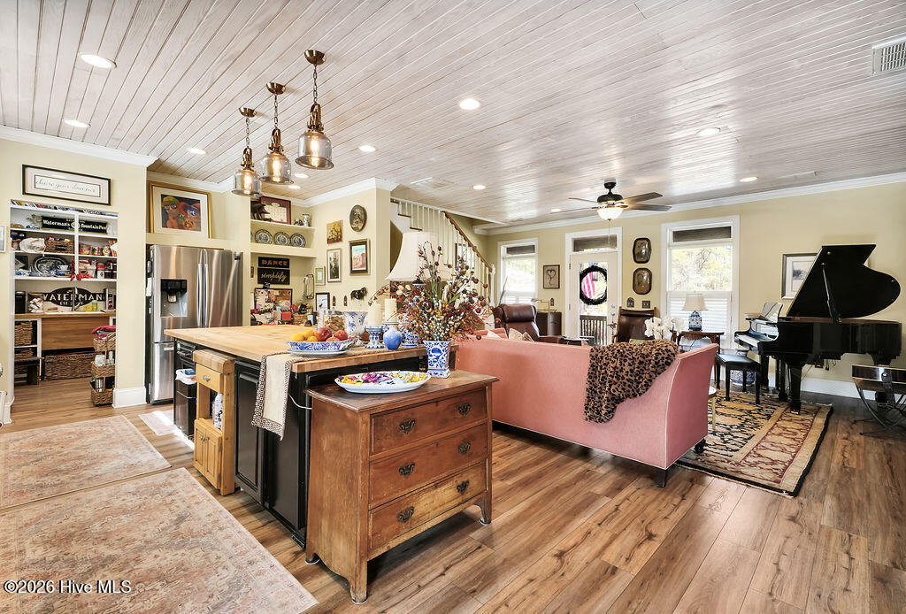 100560144 | Photo 13