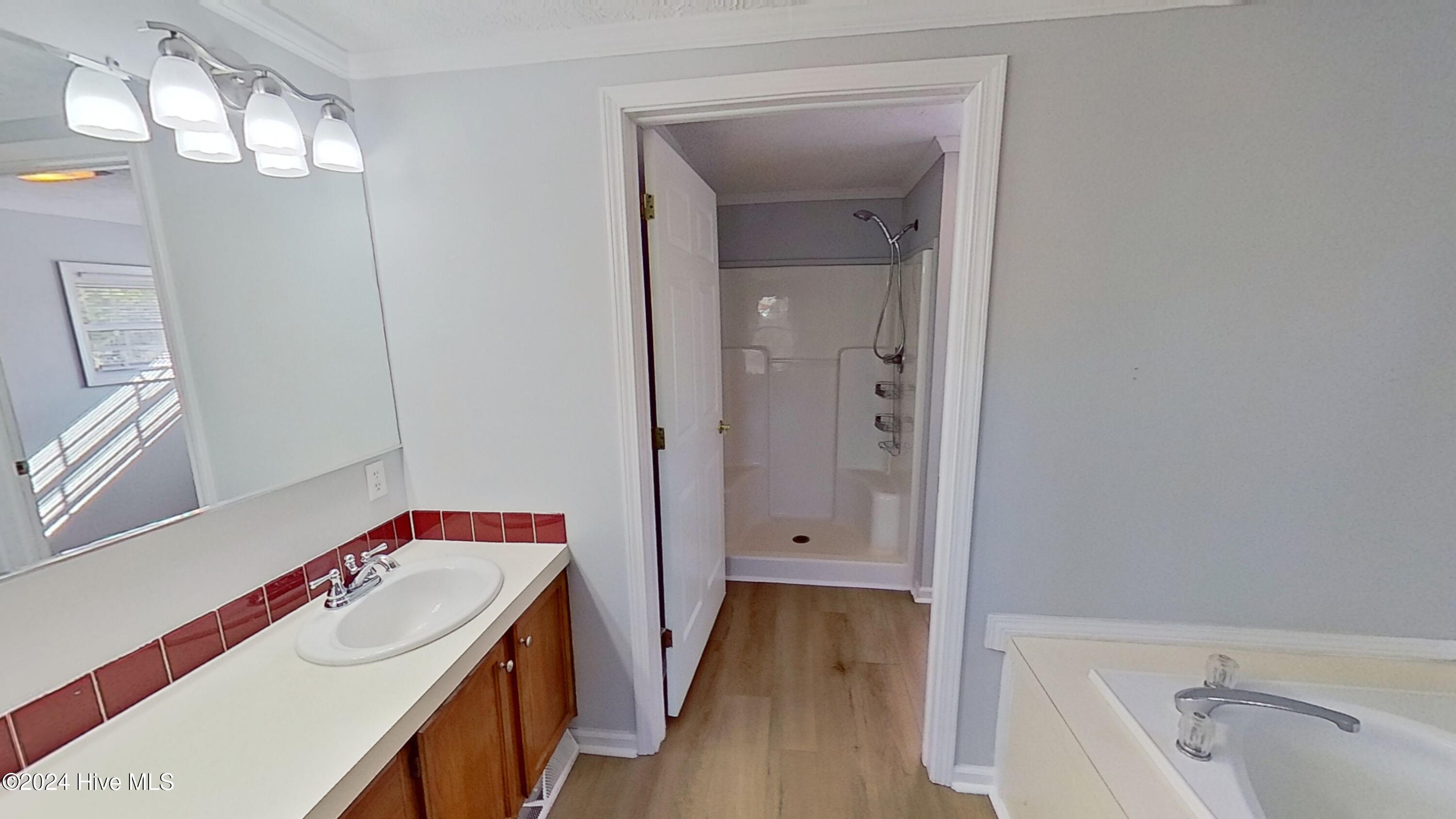 100550318 | Photo 22