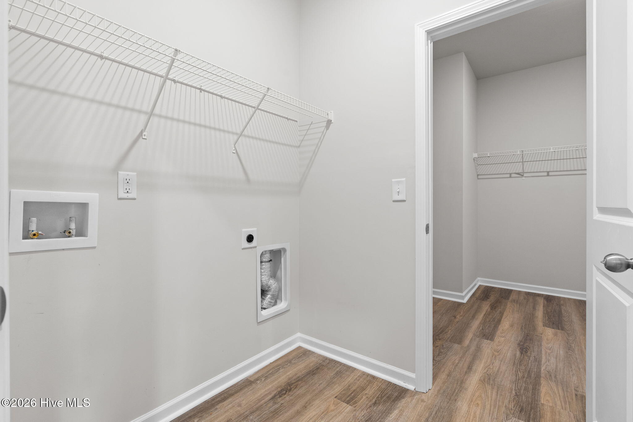 100514183 | Photo 25