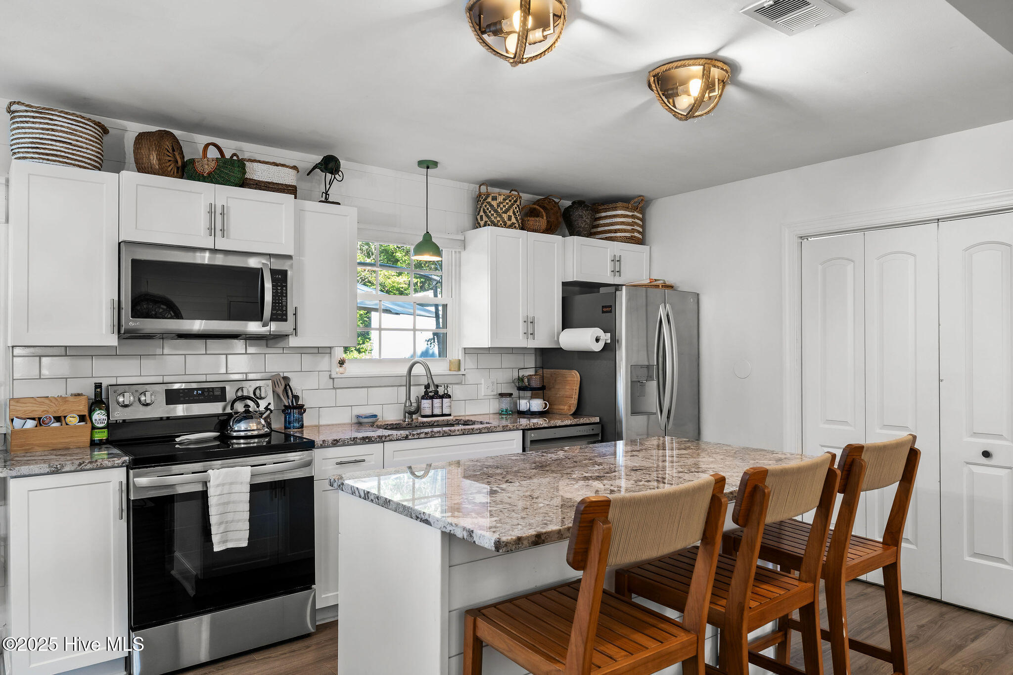 100538264 | Photo 24