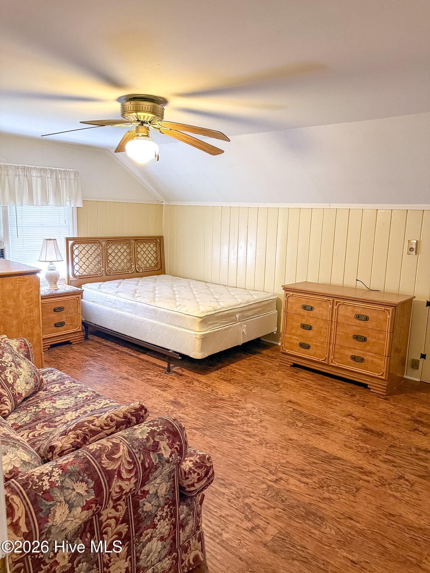 100560688 | Photo 16