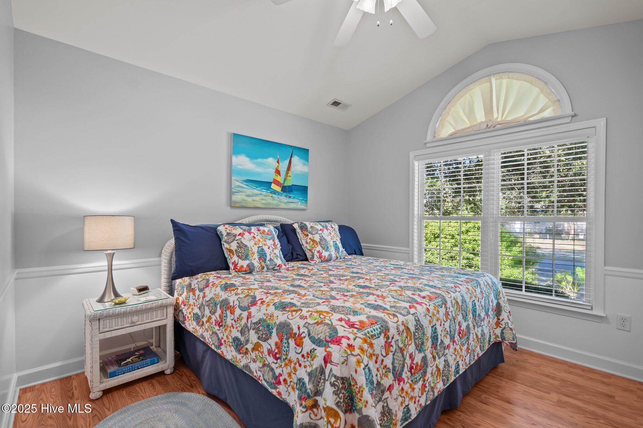 100516795 | Photo 33