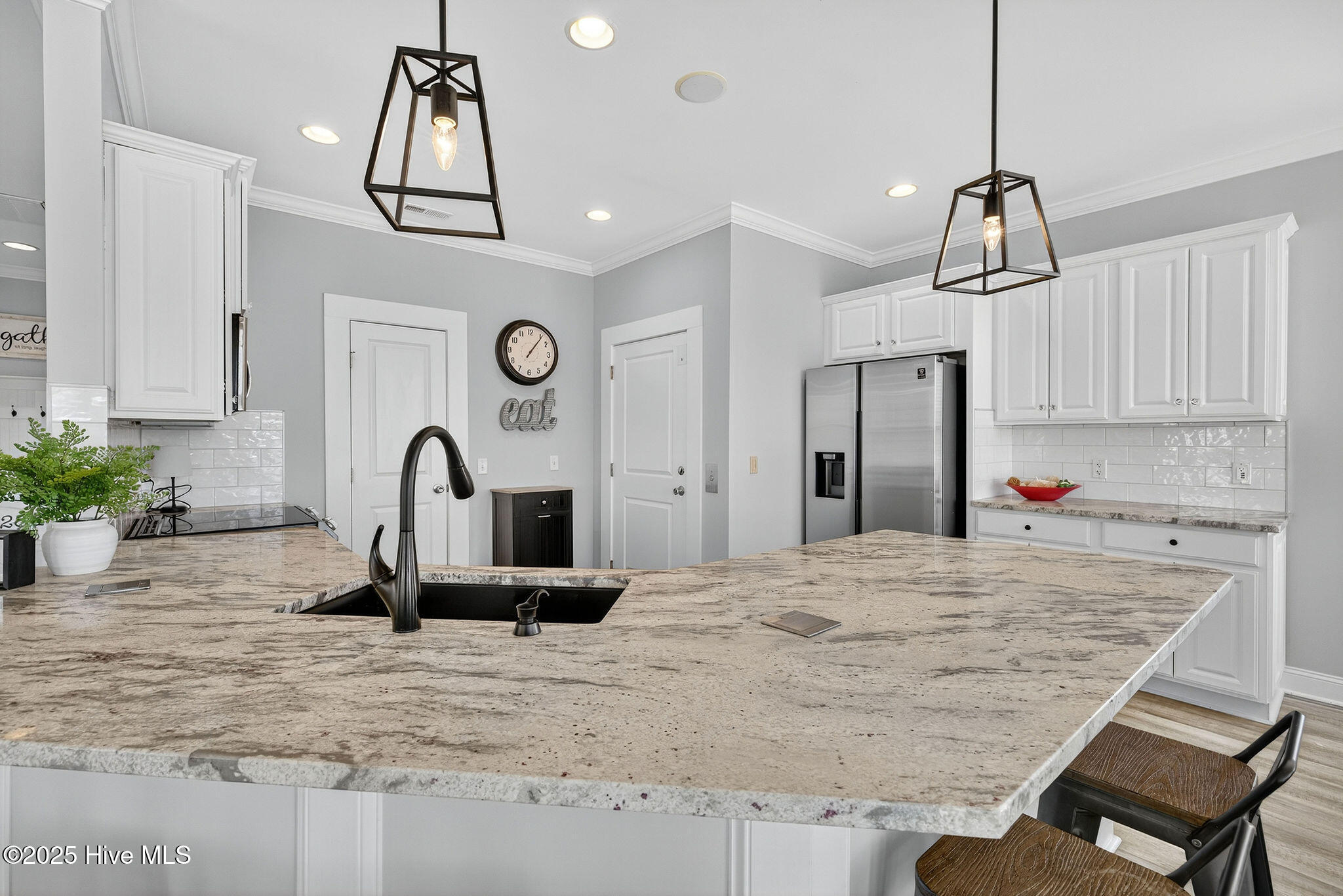 100557630 | Photo 12