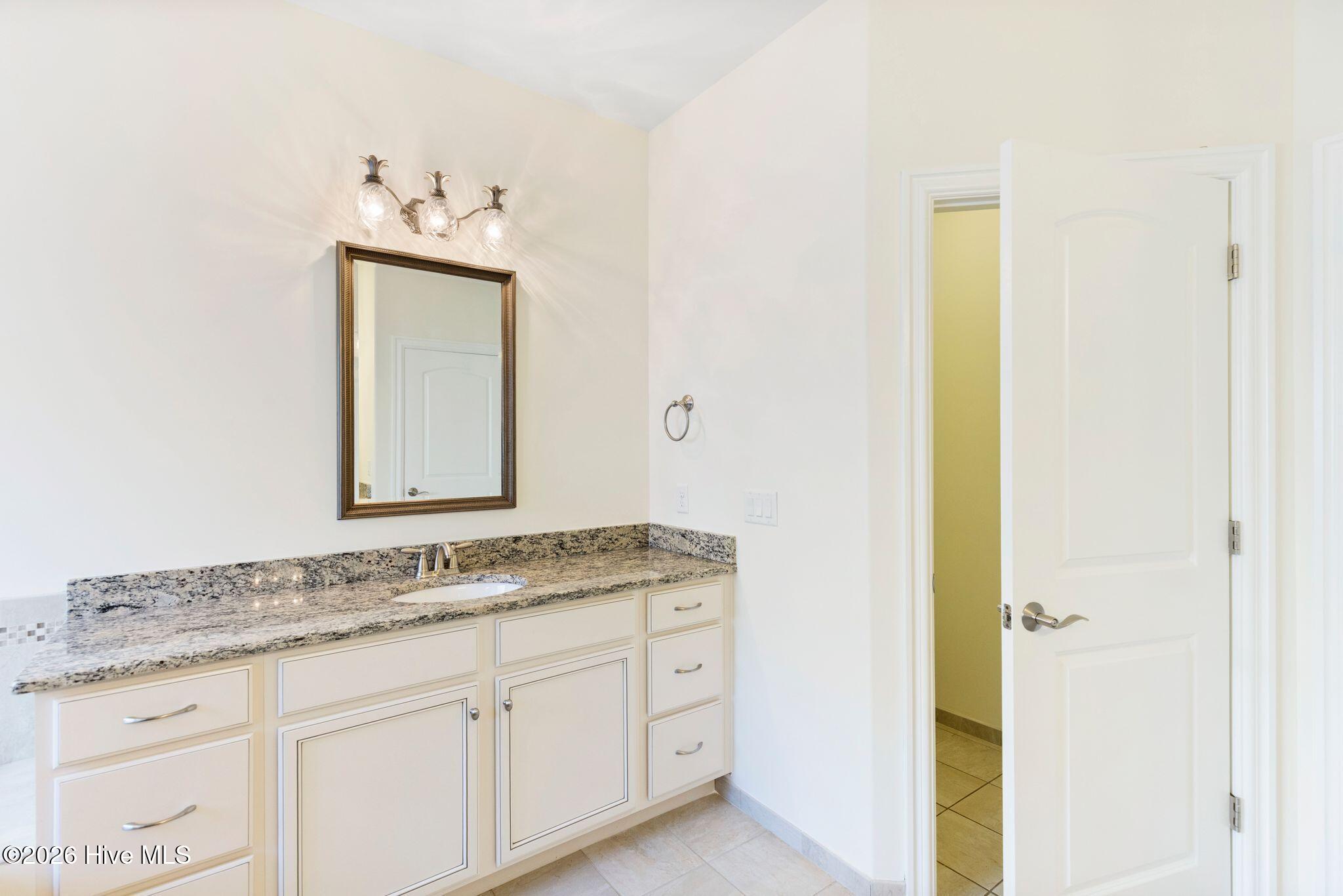 100559645 | Photo 22