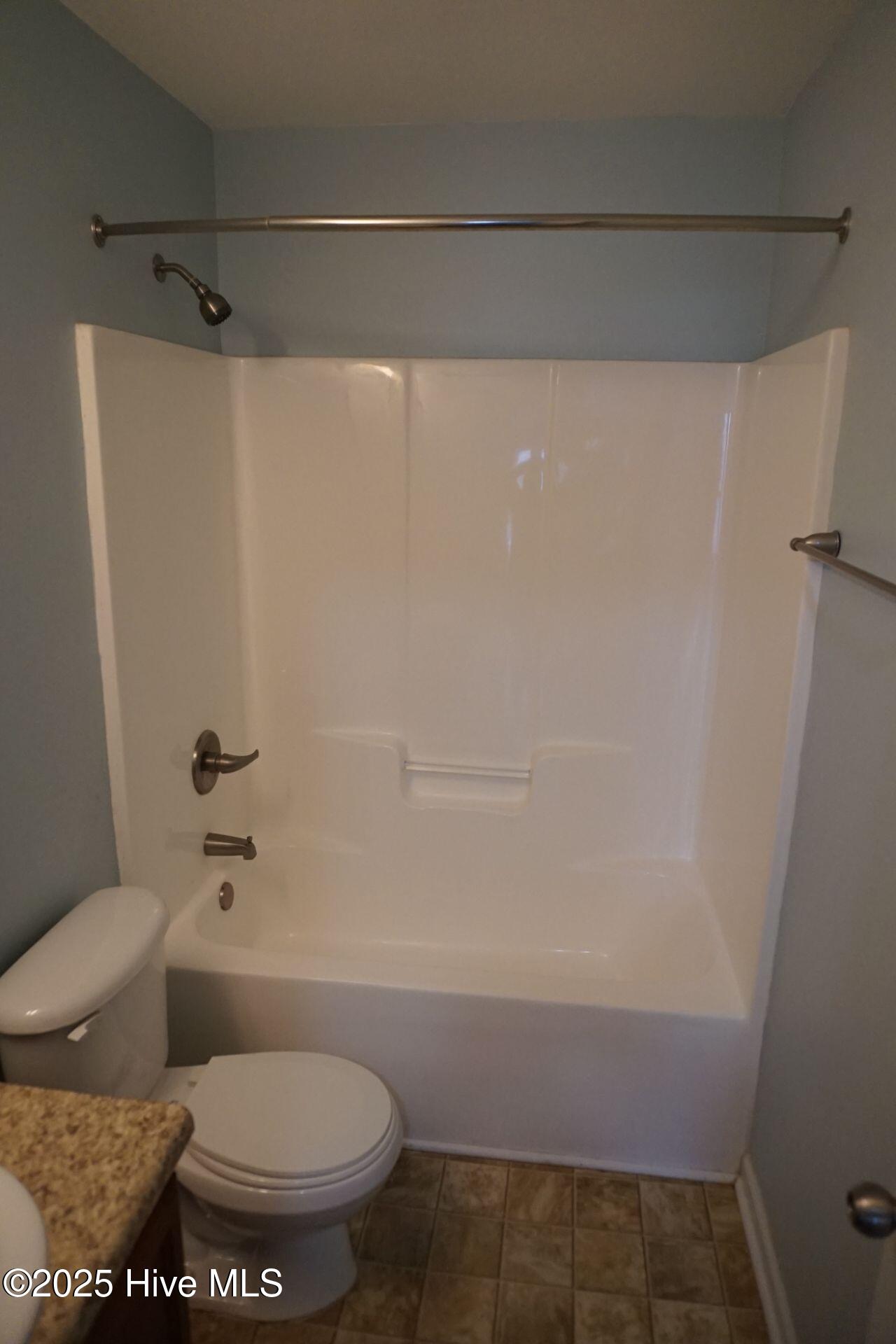 100561095 | Photo 11