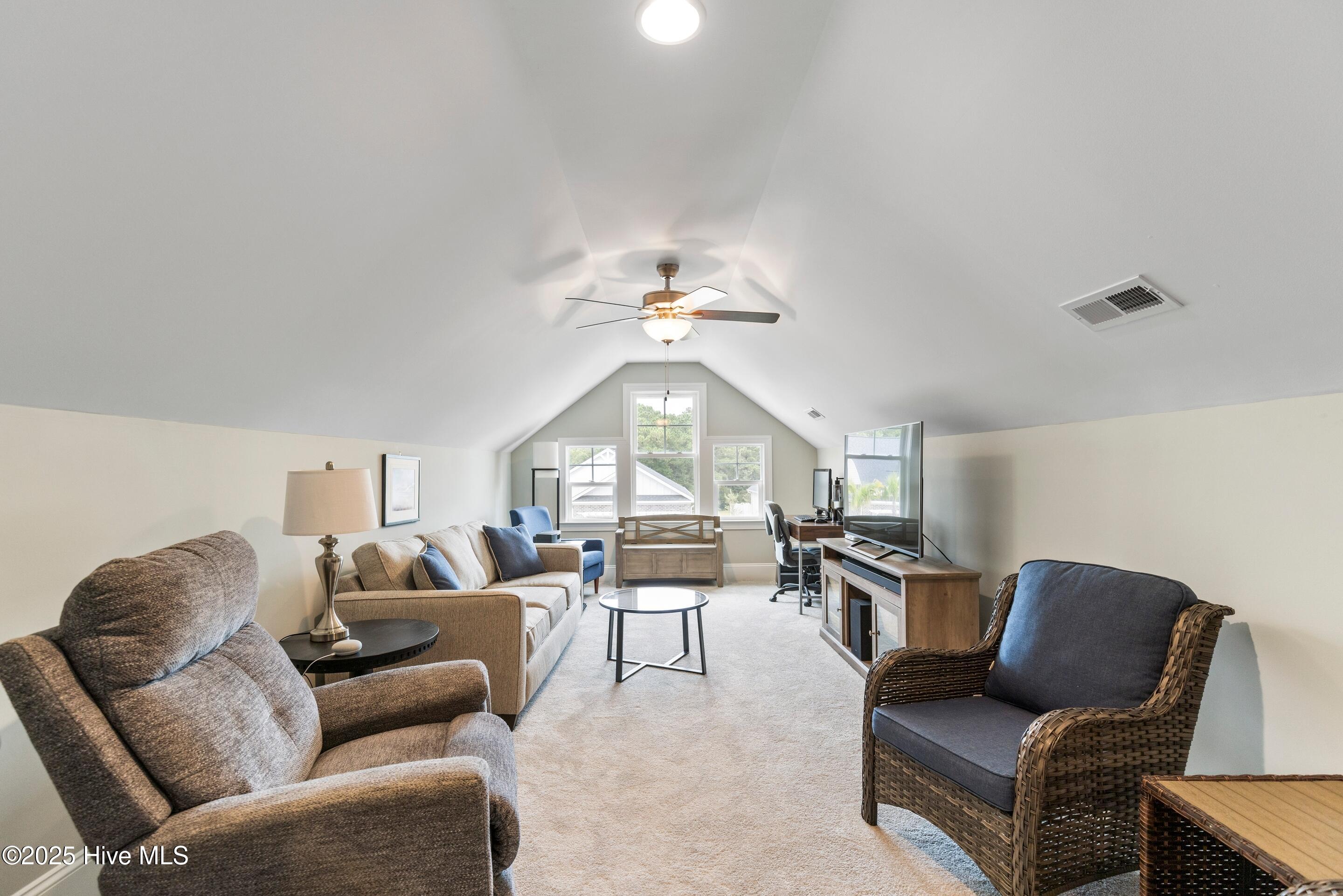 100554494 | Photo 33