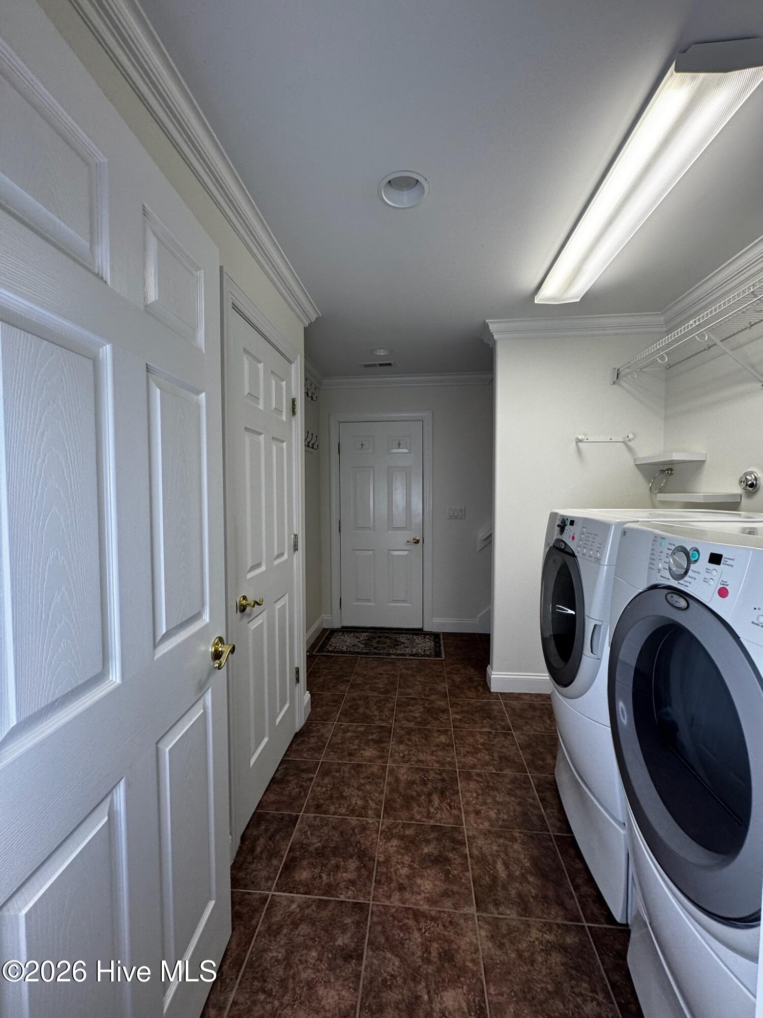 100558874 | Photo 30