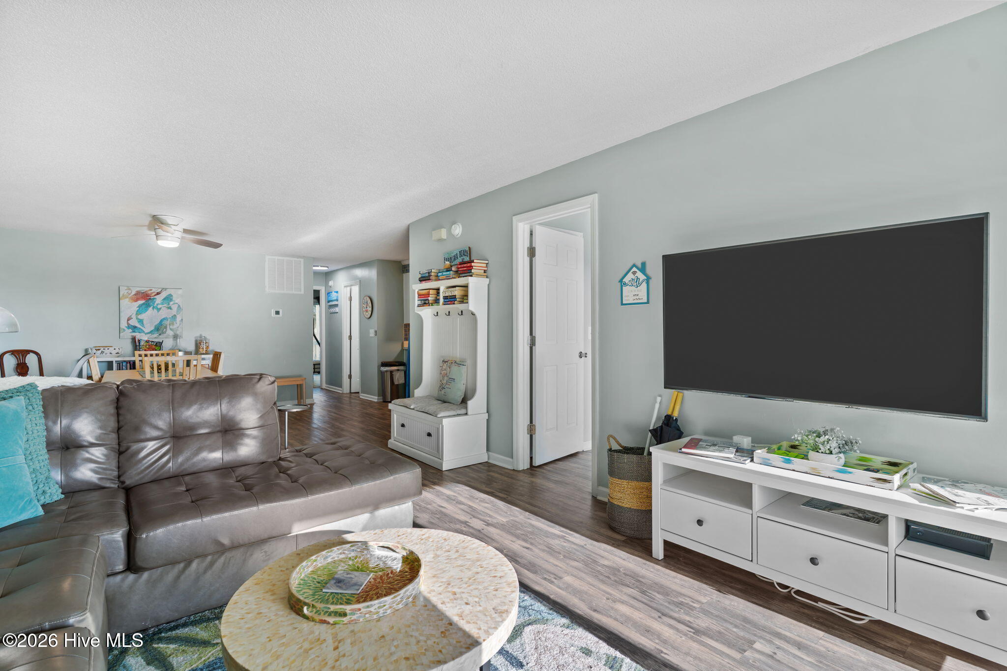 100560937 | Photo 14