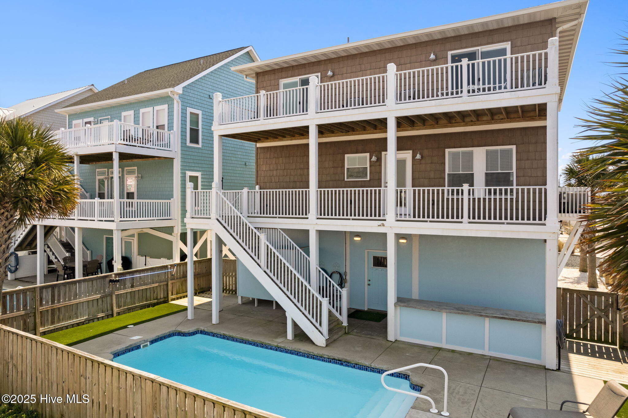 100495043 | Photo 55