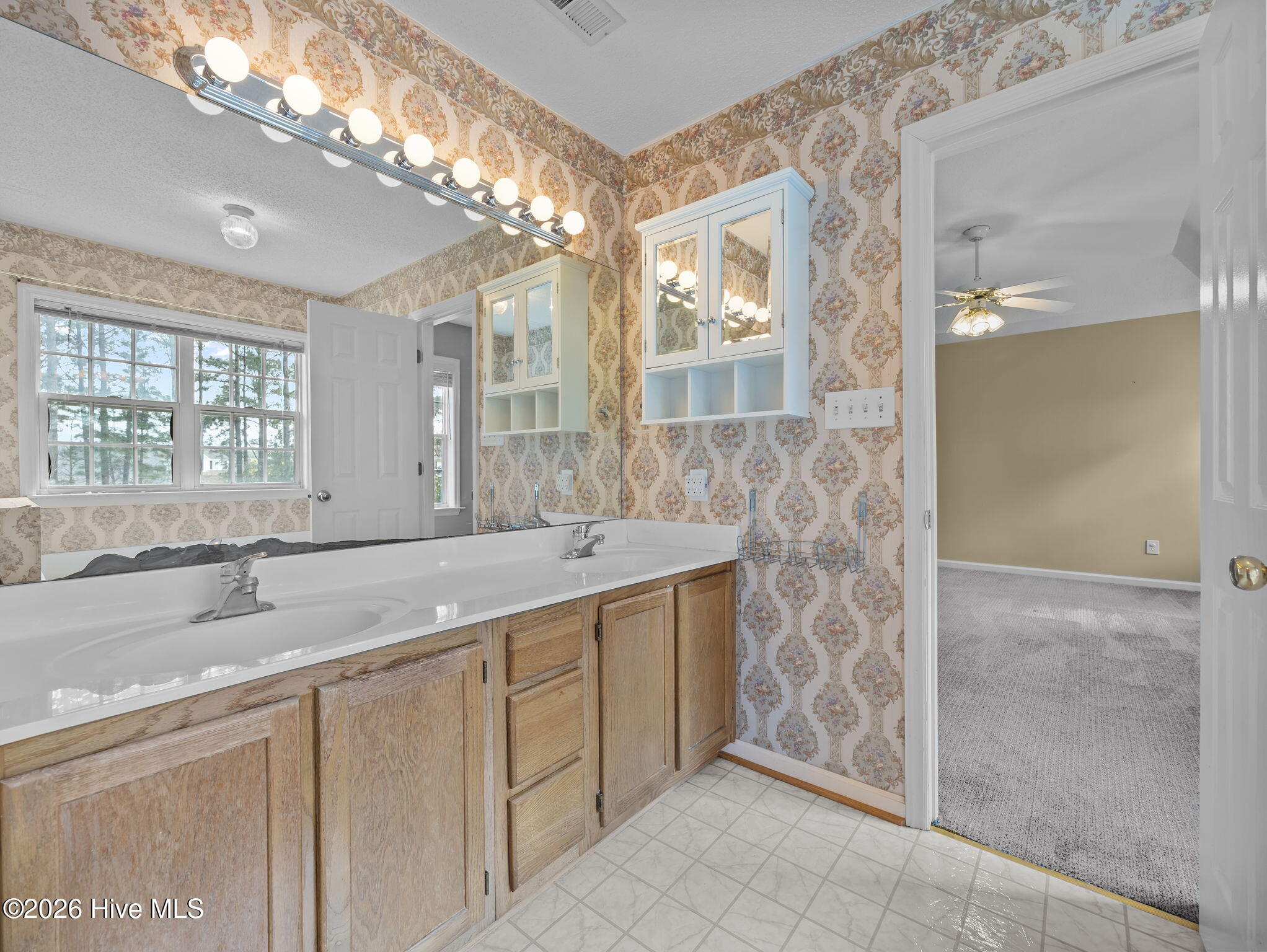 100565135 | Photo 31