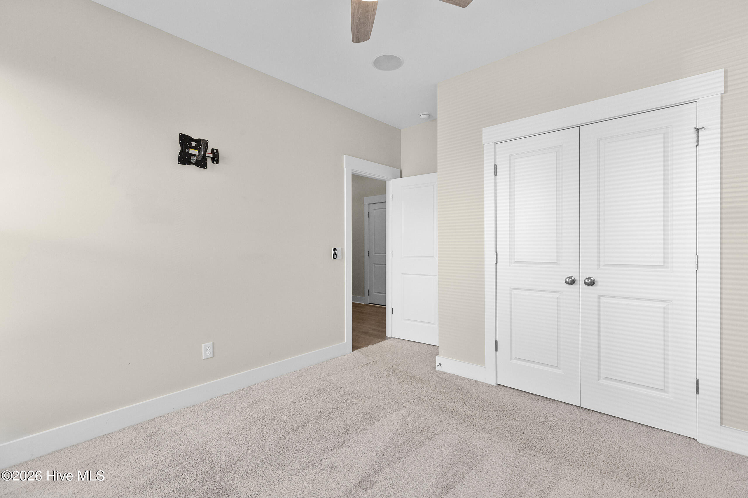 100550596 | Photo 32