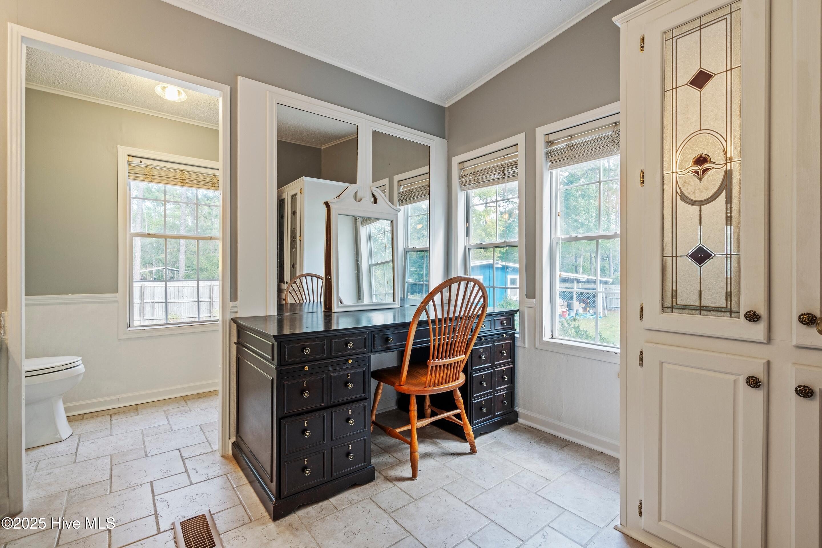 100535667 | Photo 43