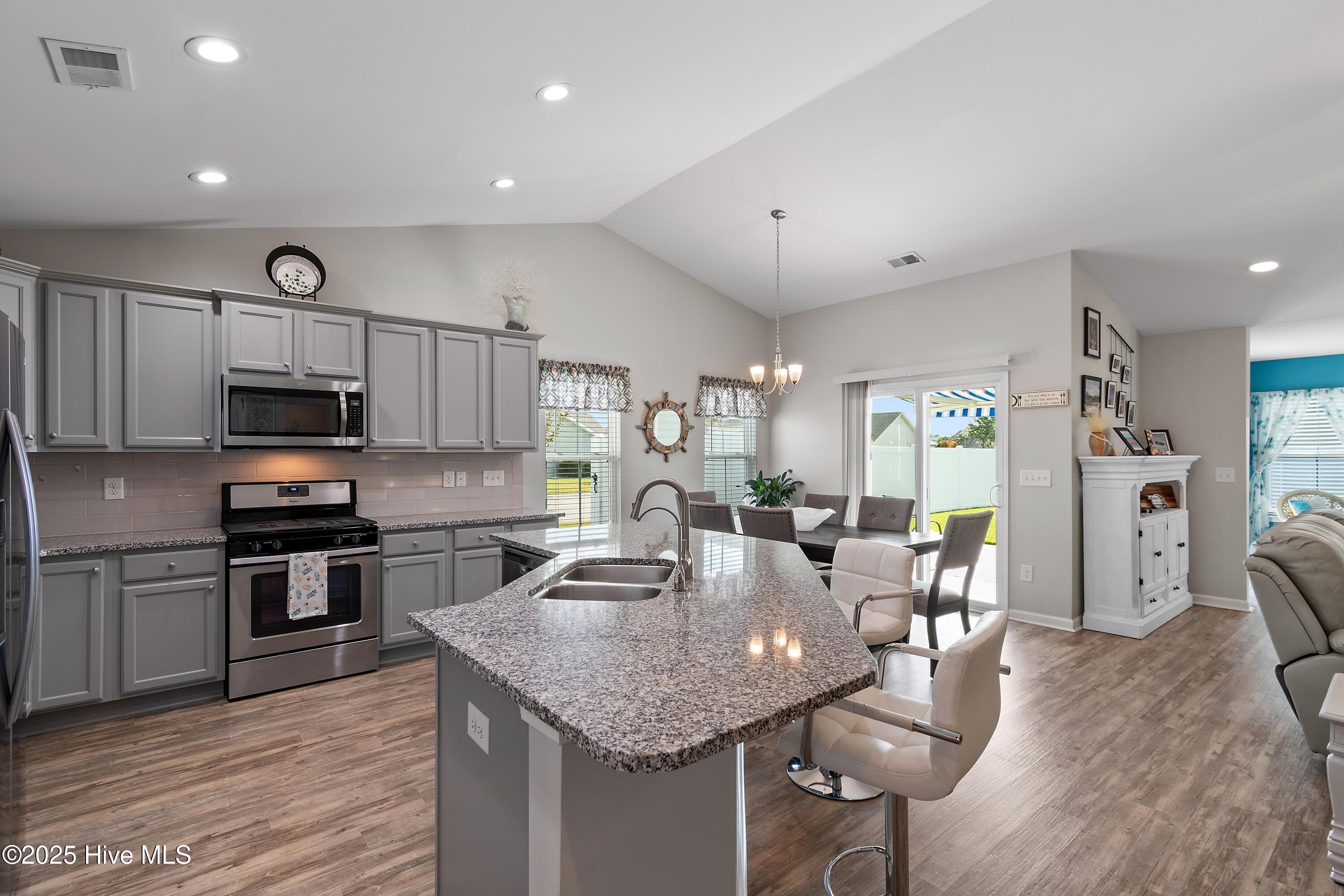 100535031 | Photo 14