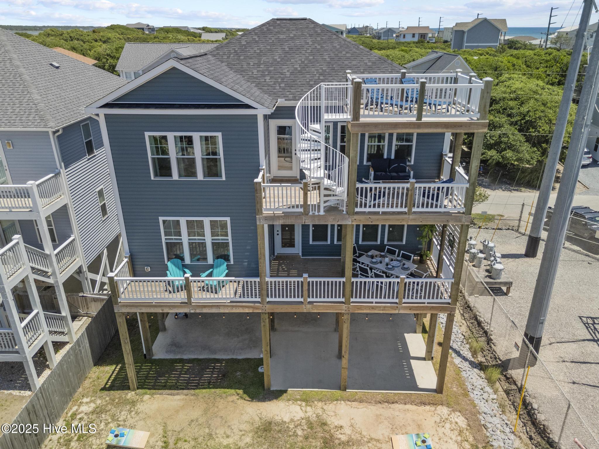 100498543 | Photo 124