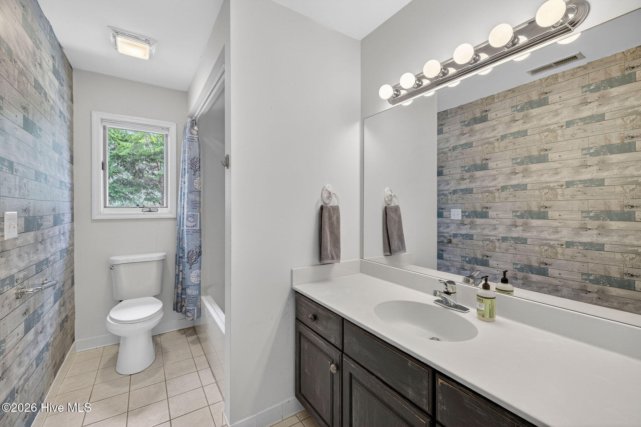 100556345 | Photo 43