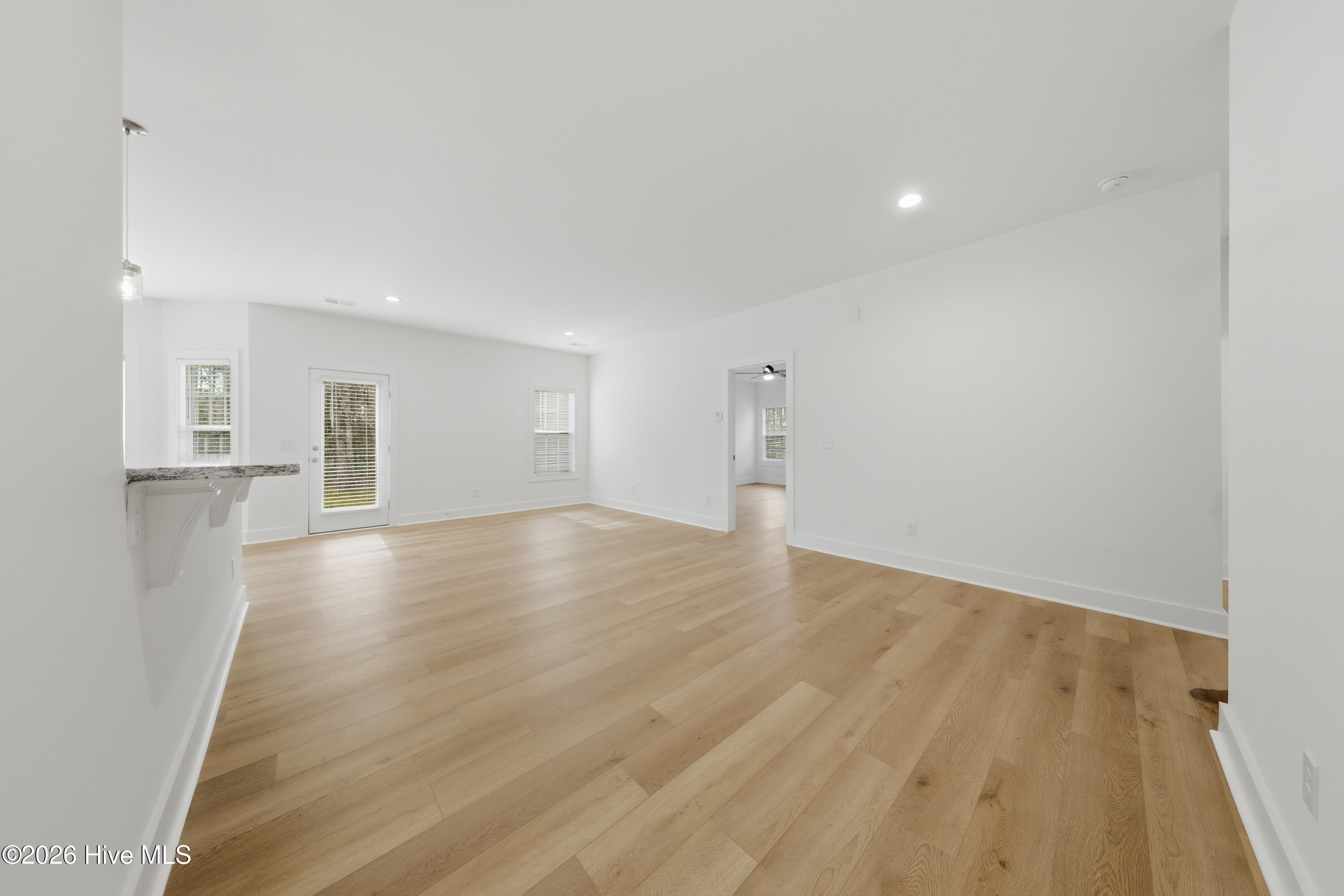 100561503 | Photo 12