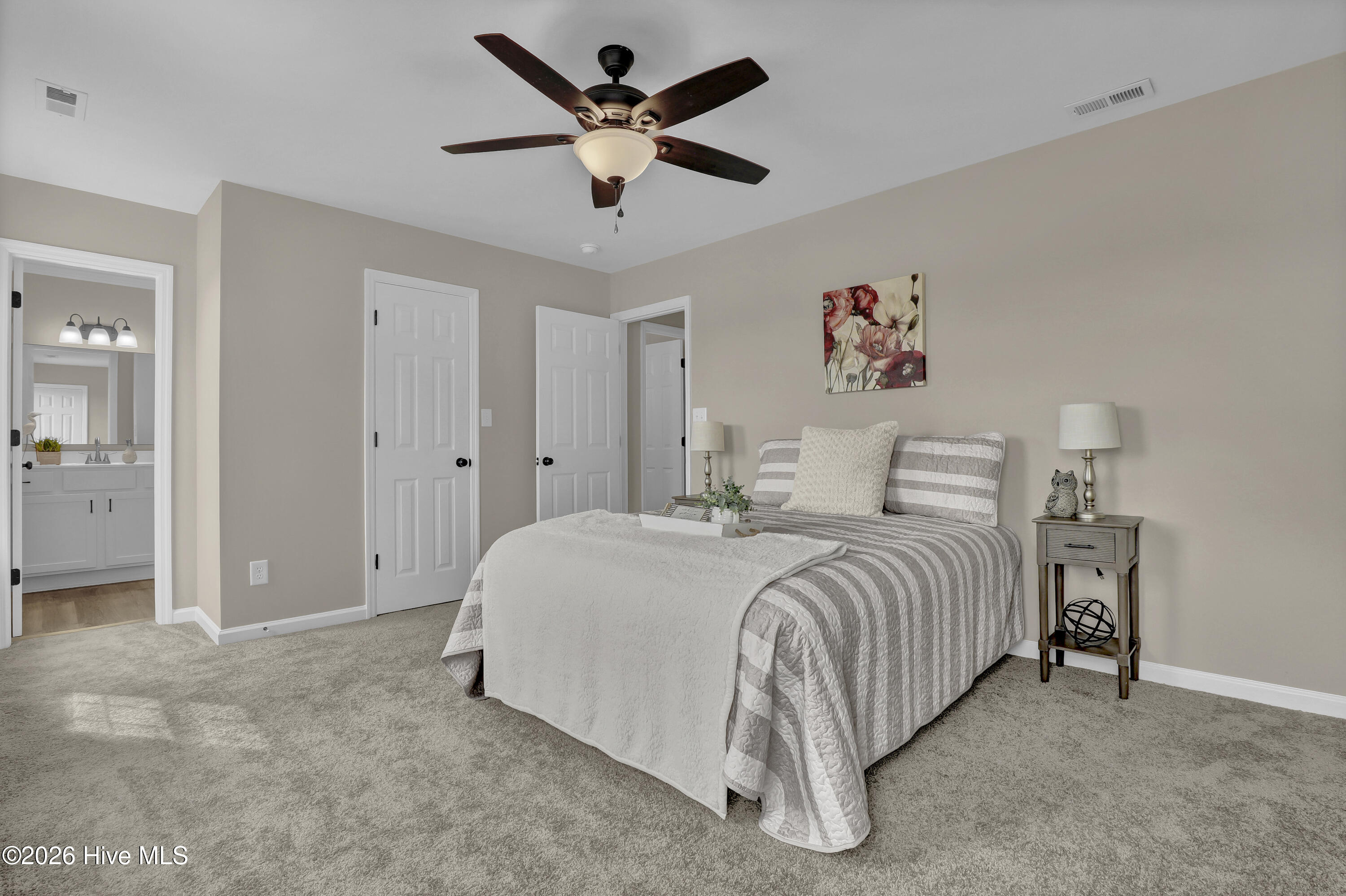 100556973 | Photo 22