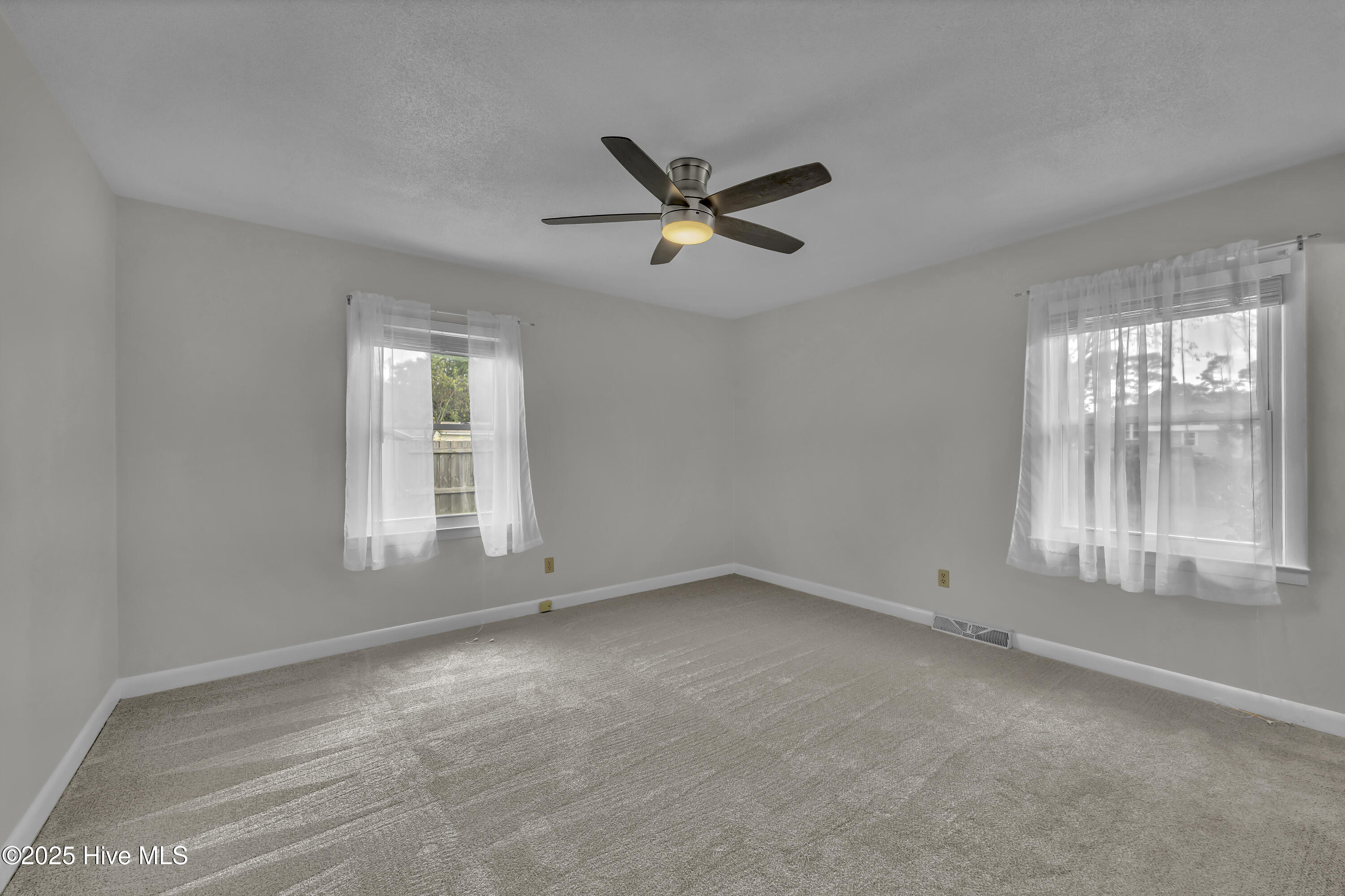 100535040 | Photo 15