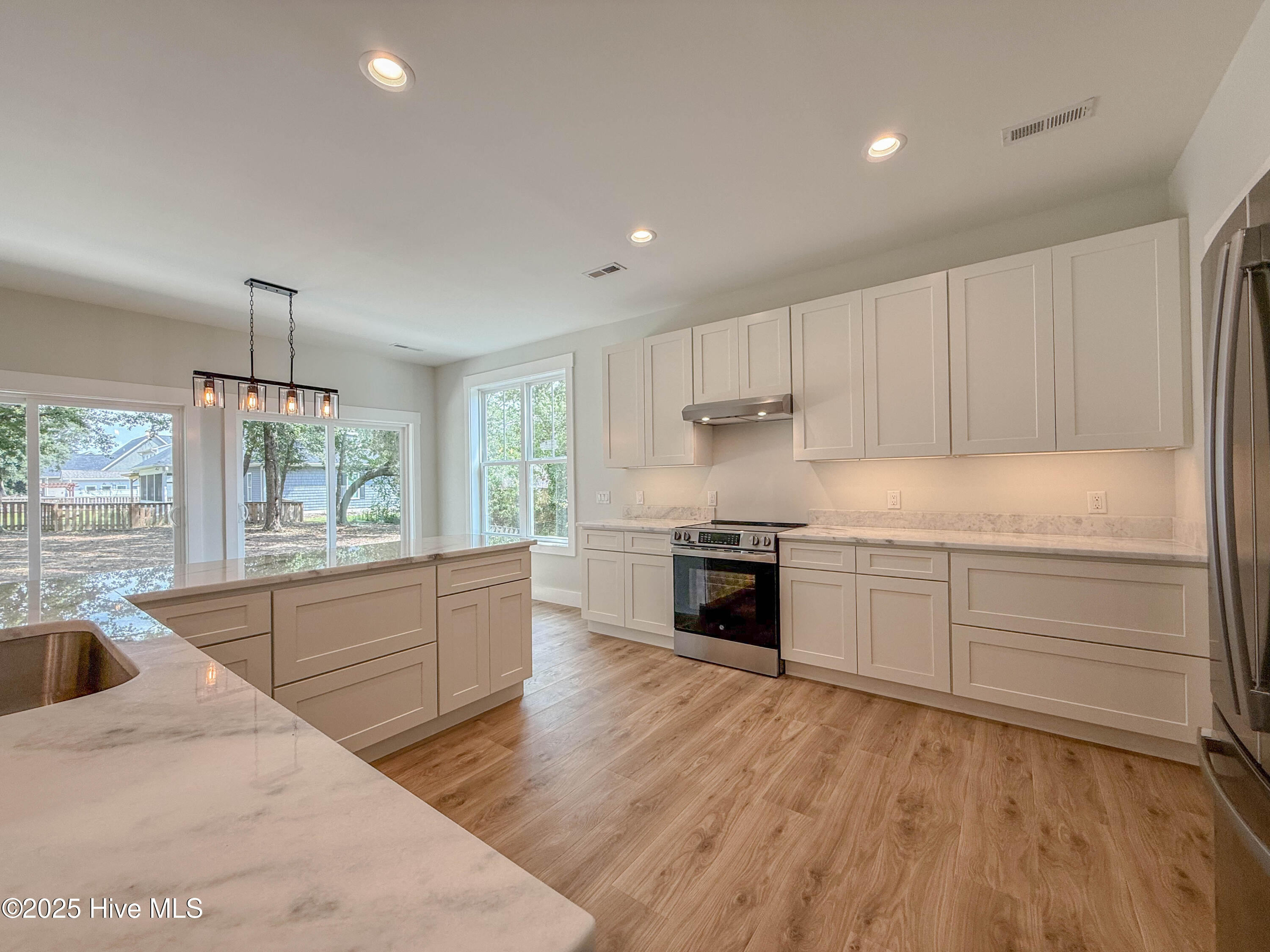 100559768 | Photo 22