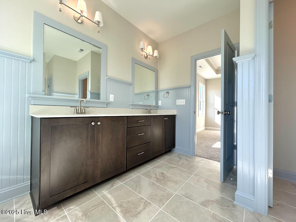 100510187 | Photo 44