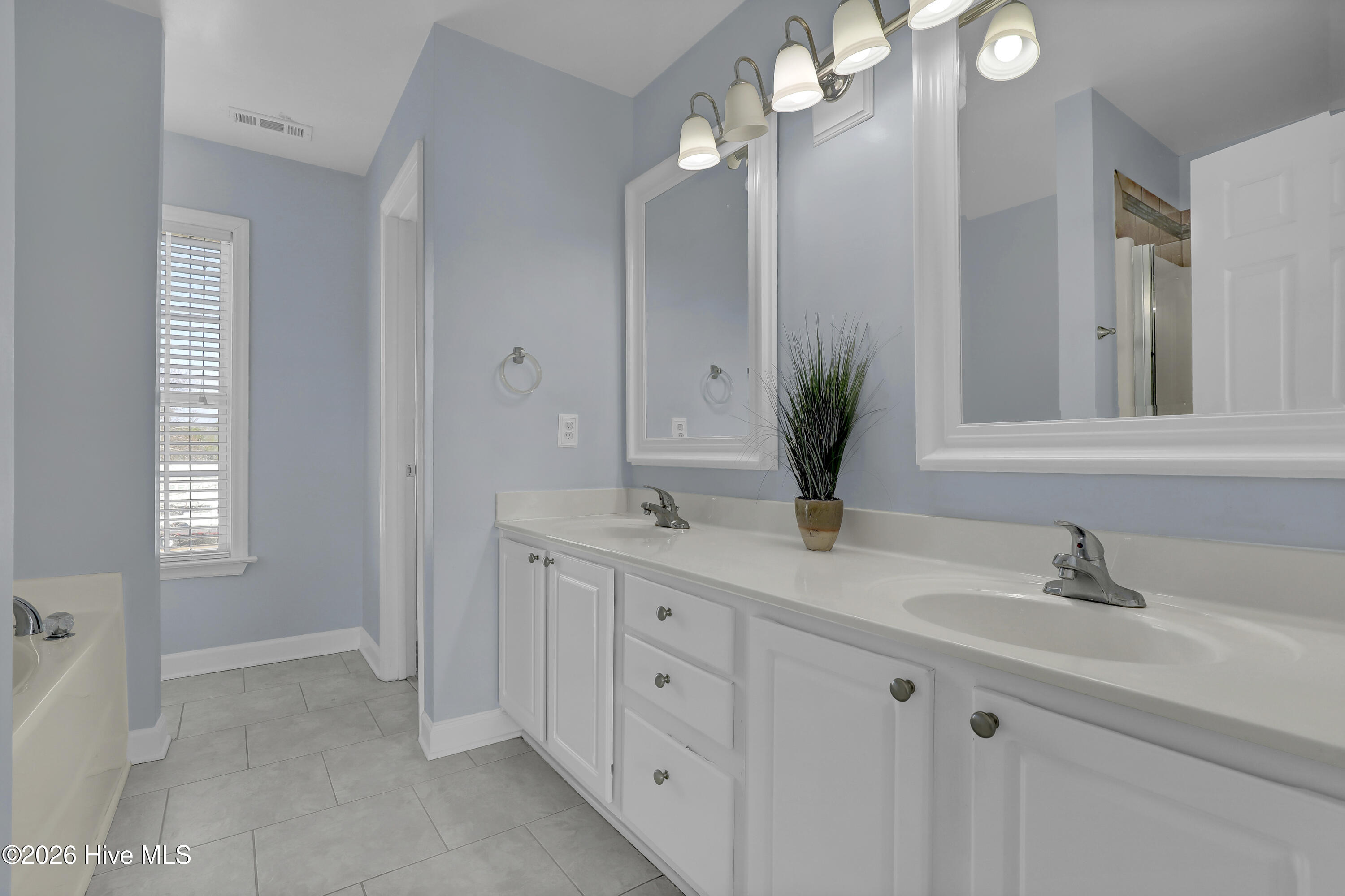 100558777 | Photo 18