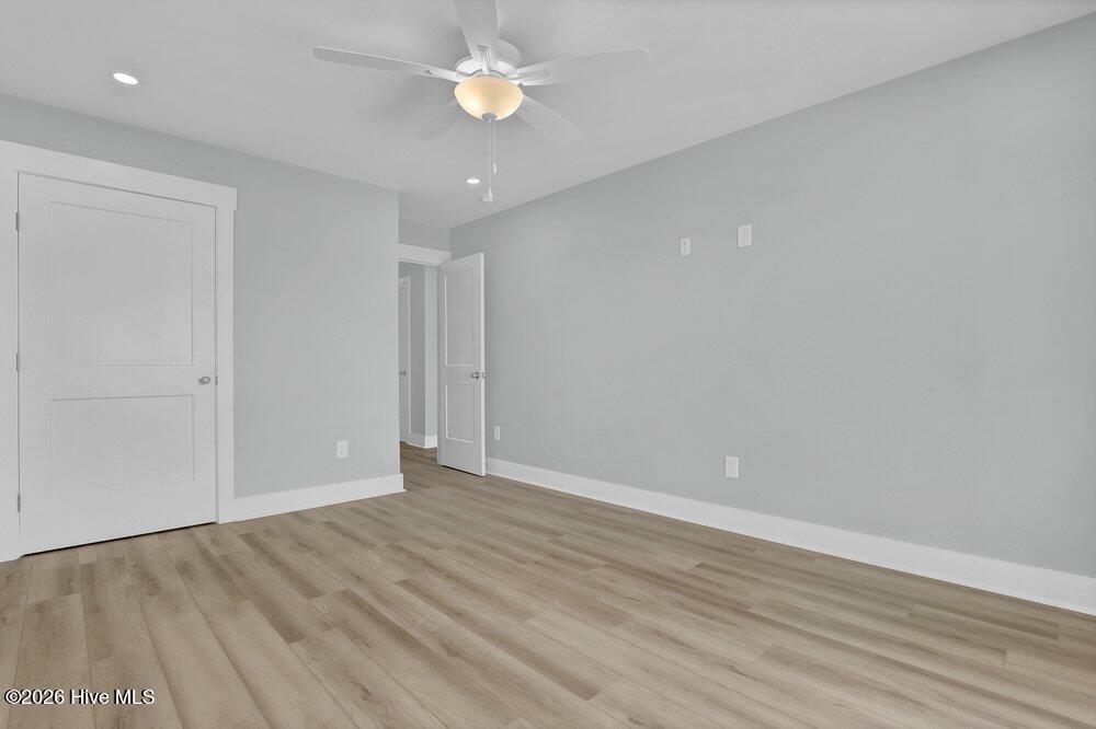 100552100 | Photo 35