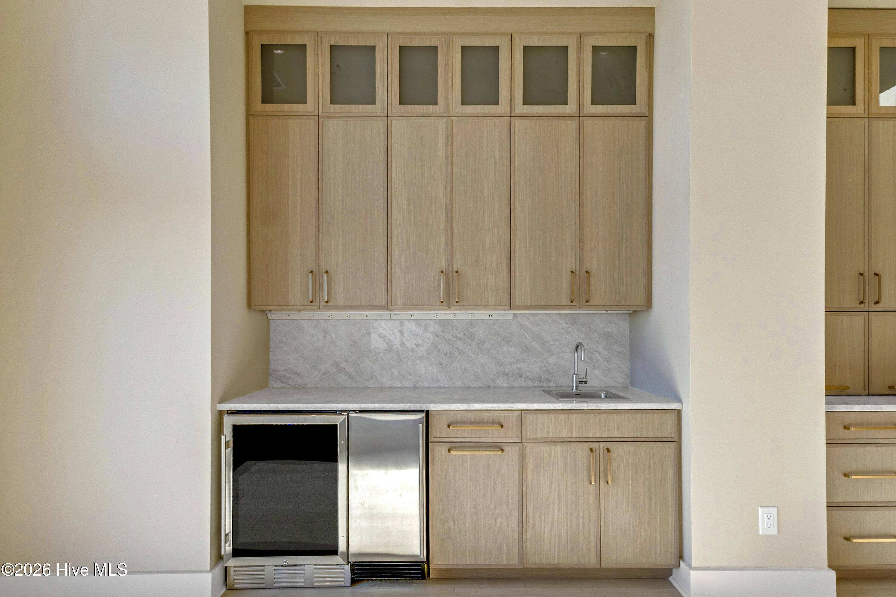 100551953 | Photo 24