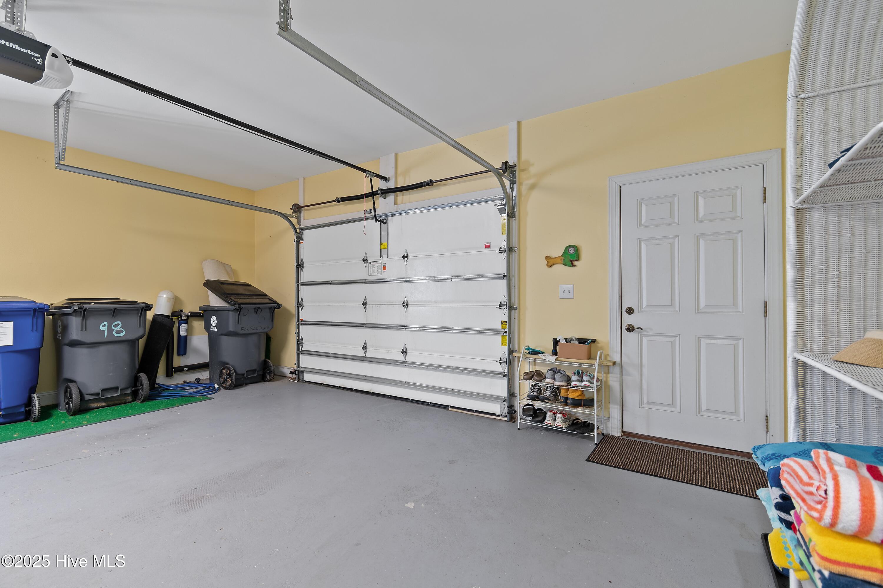 100533940 | Photo 42