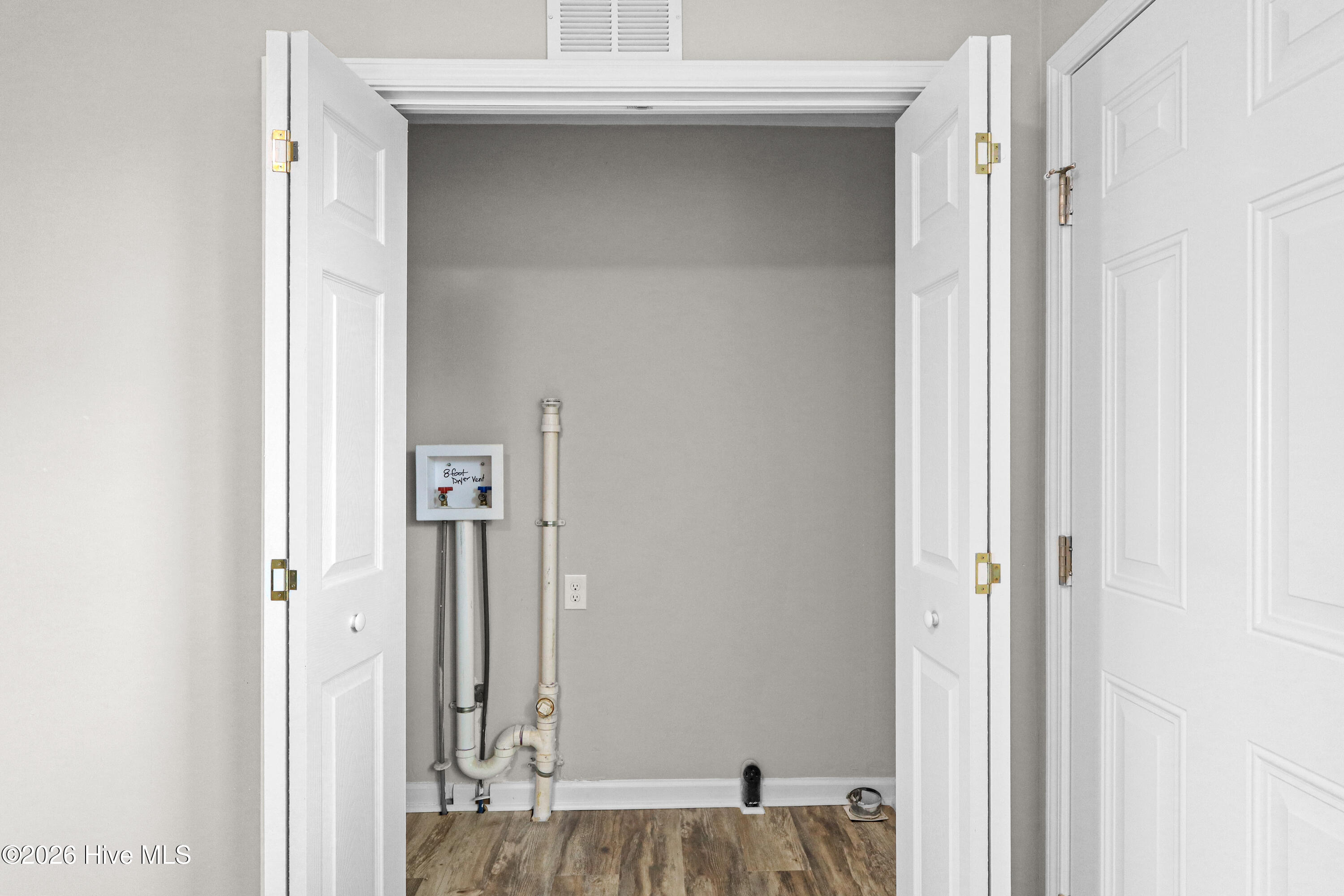 100558793 | Photo 28