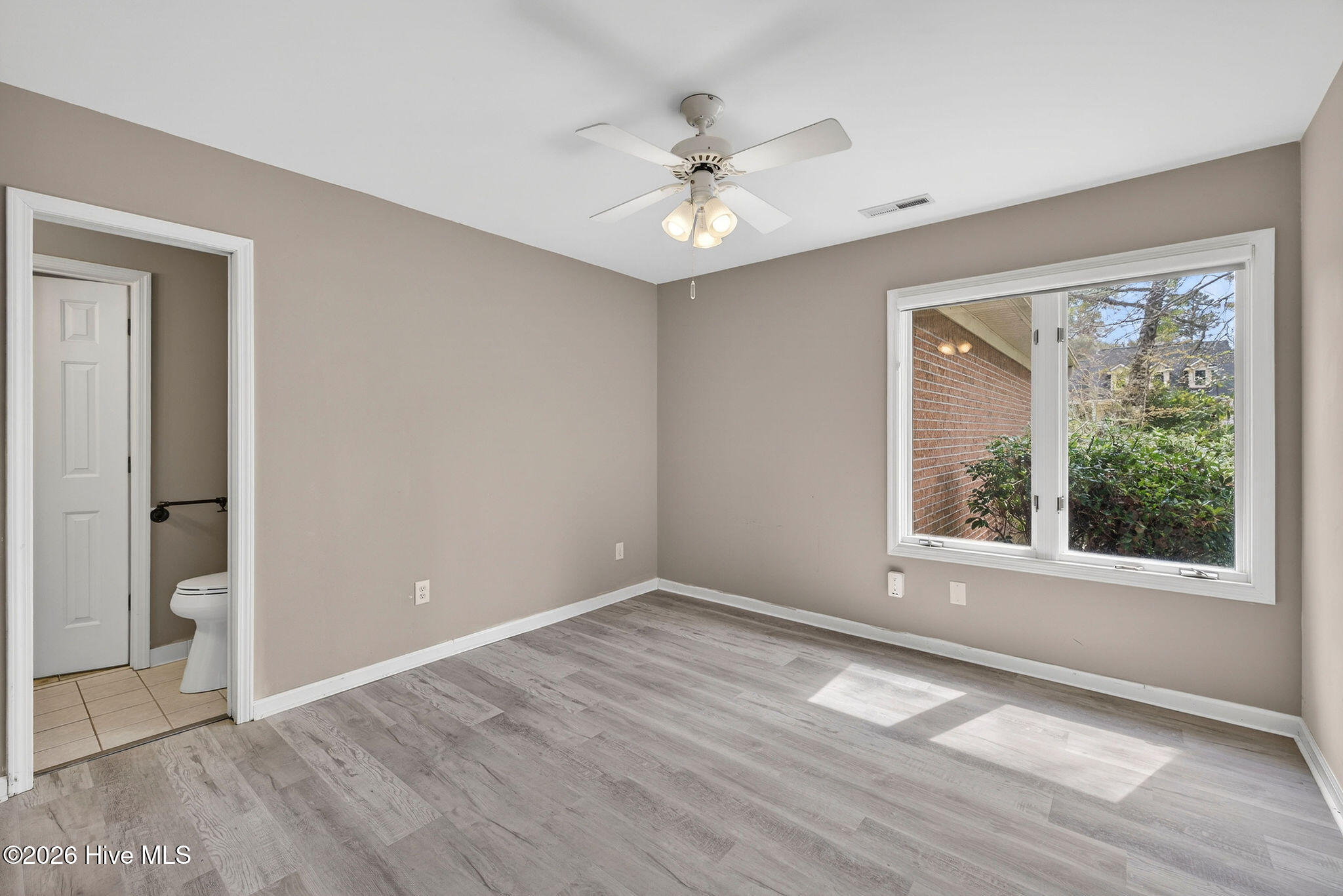 100556345 | Photo 36