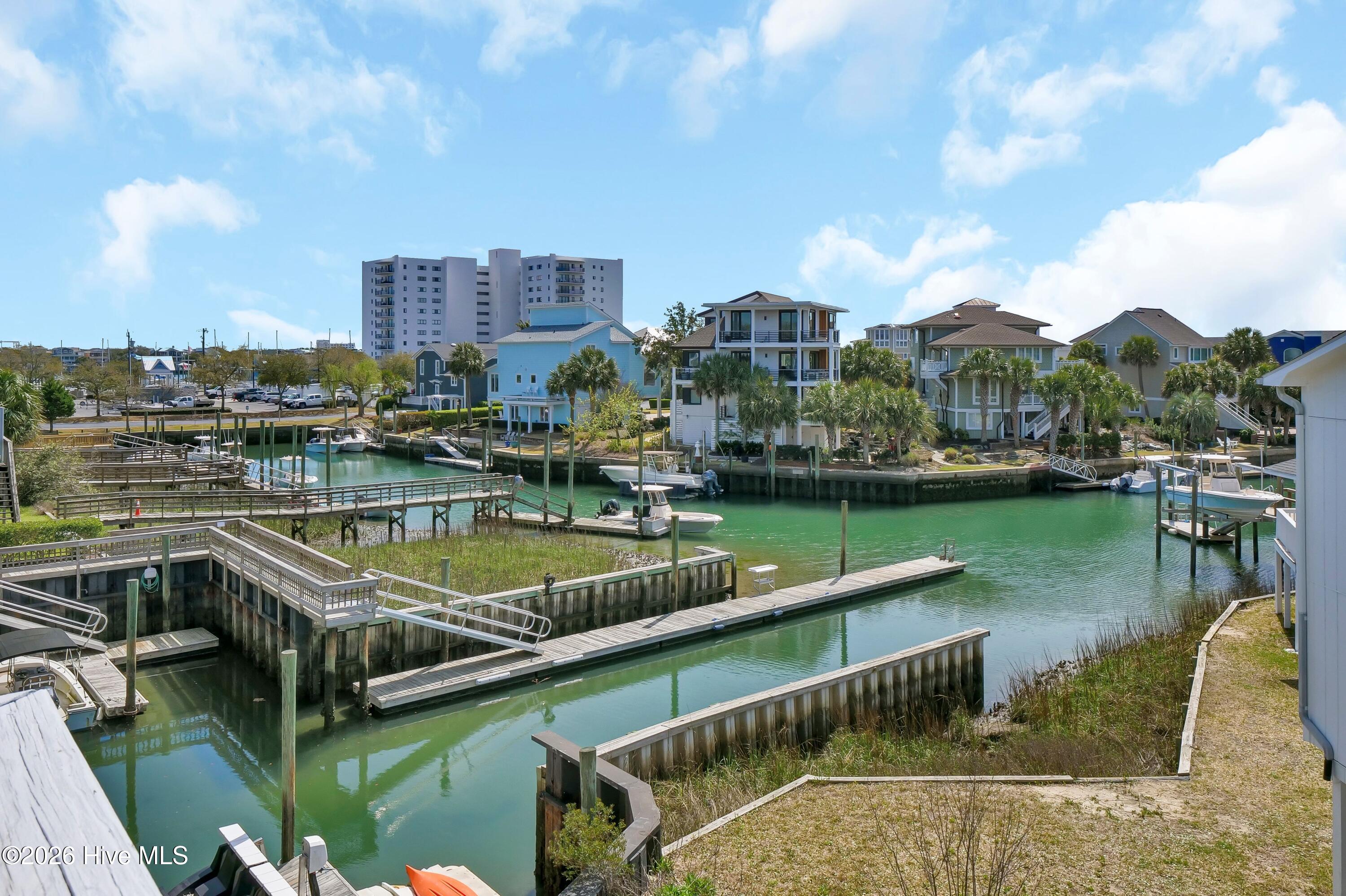 100561645 | Photo 32