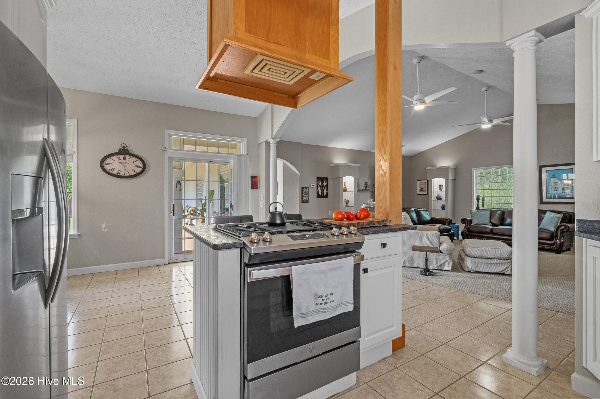 100548426 | Photo 16