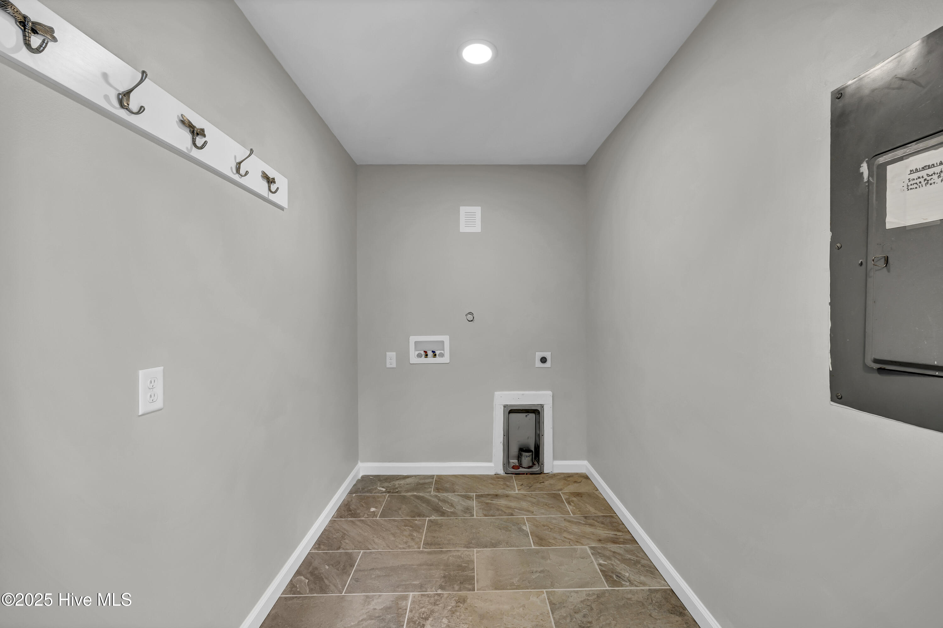 100533138 | Photo 22