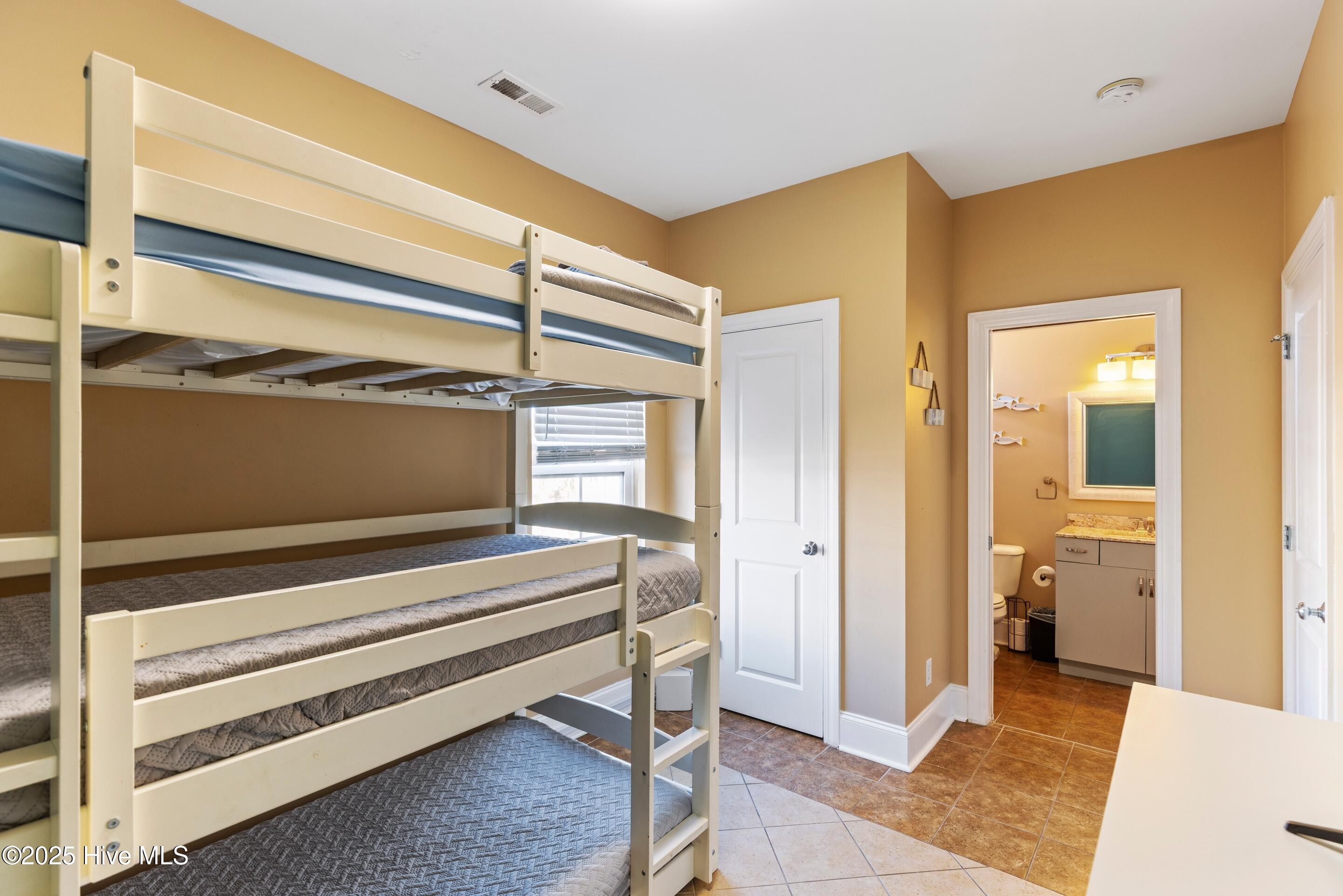 100546676 | Photo 37