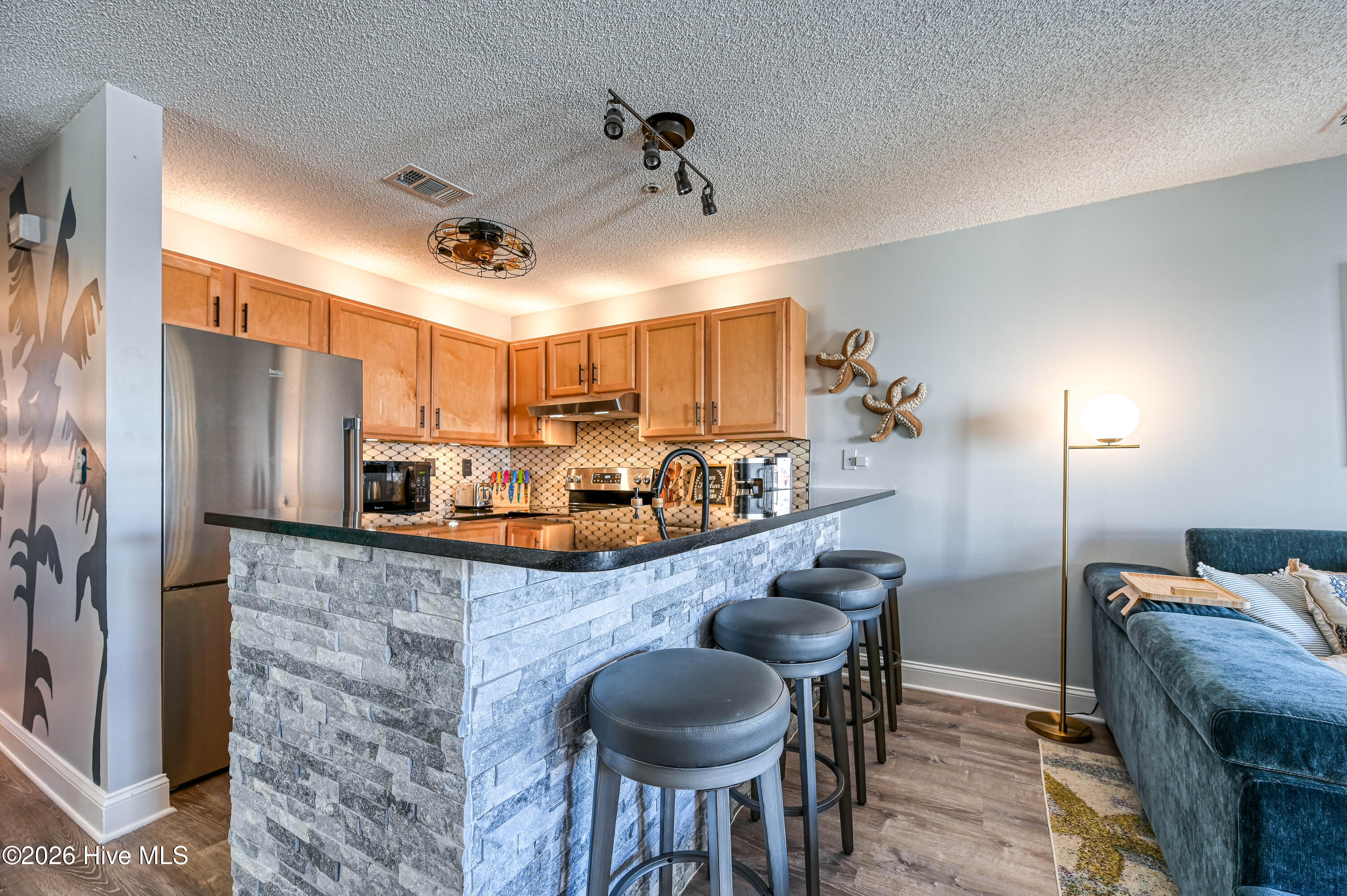 100568256 | Photo 21