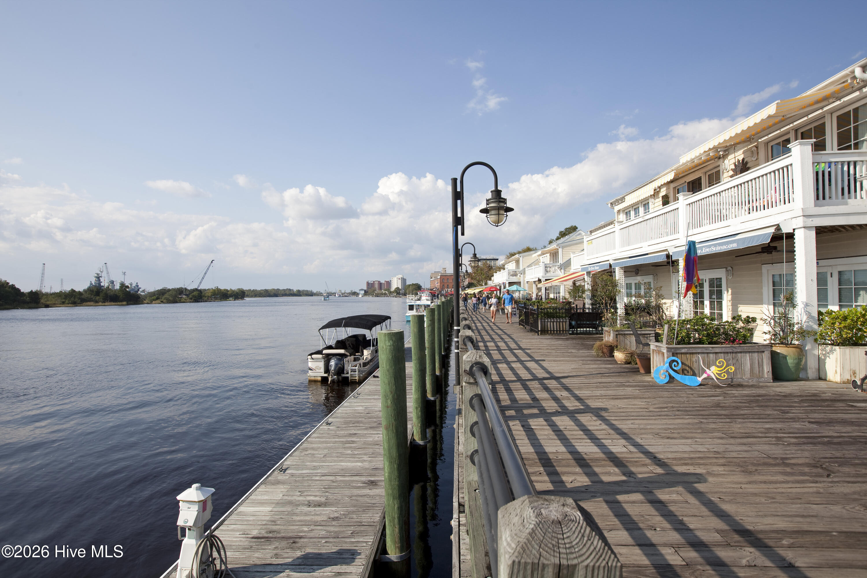 100555929 | Photo 44