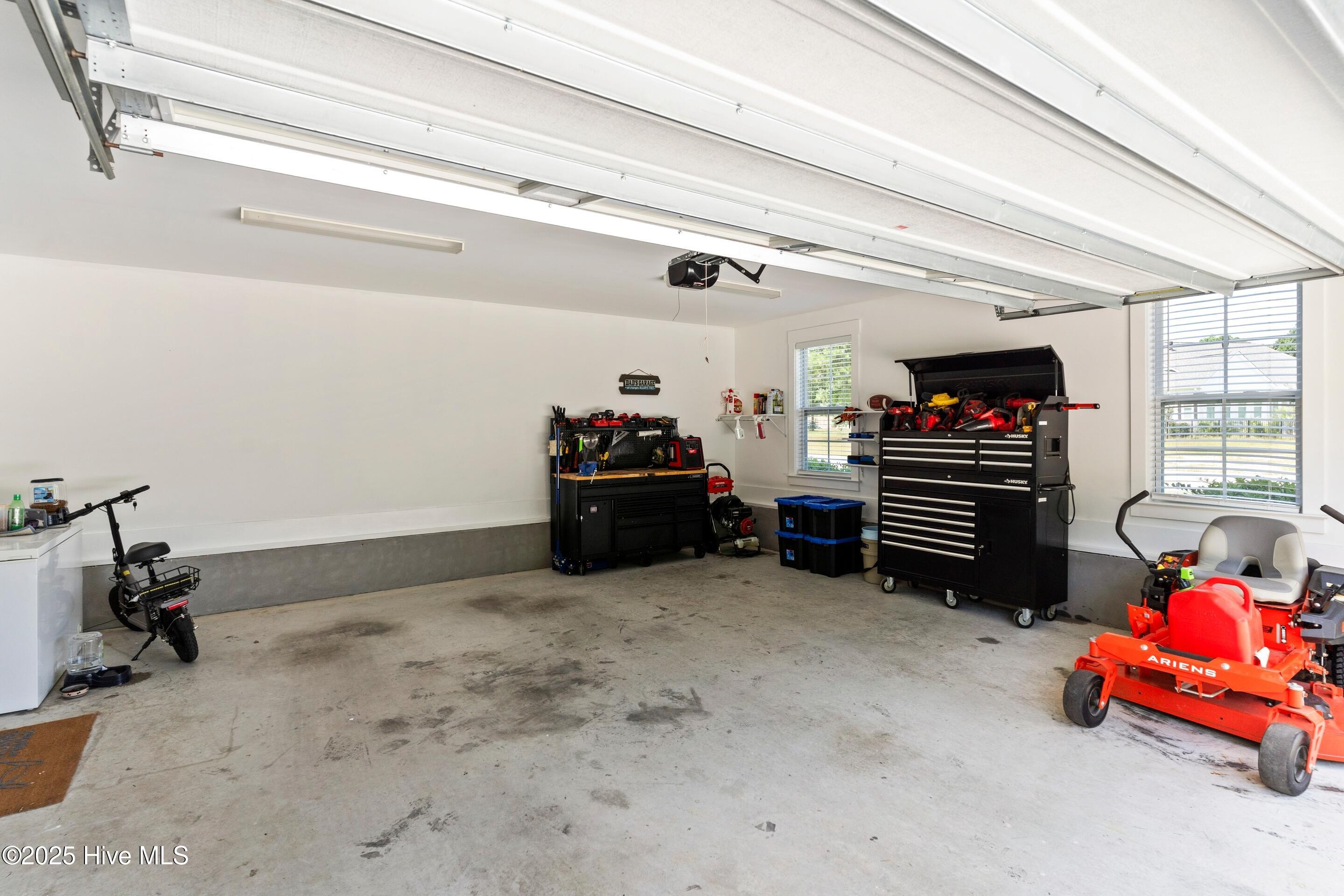 100527117 | Photo 44