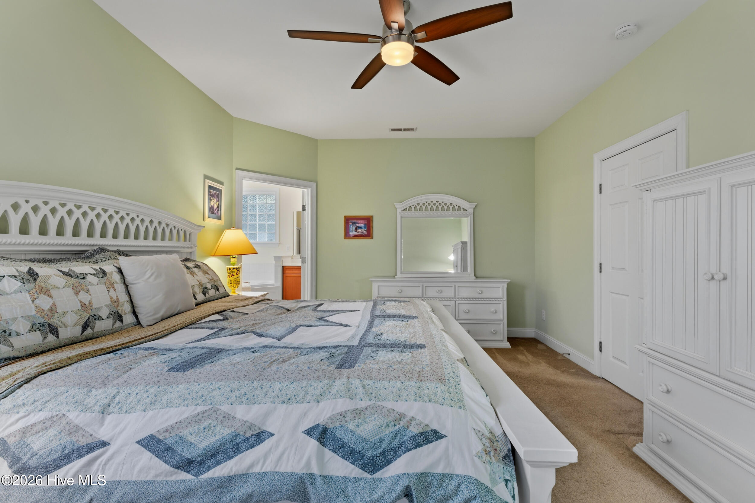 100557149 | Photo 24