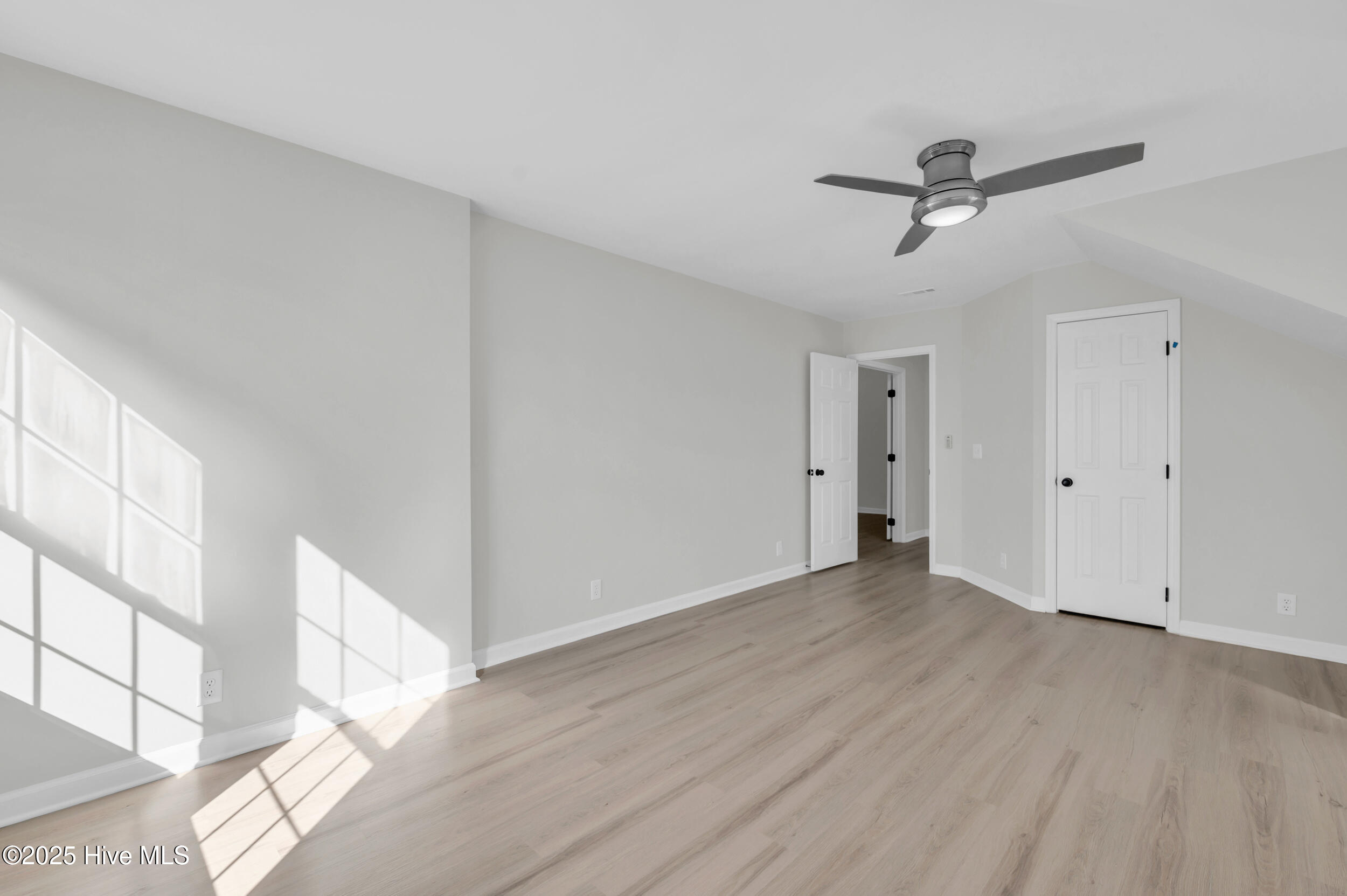 100540827 | Photo 34