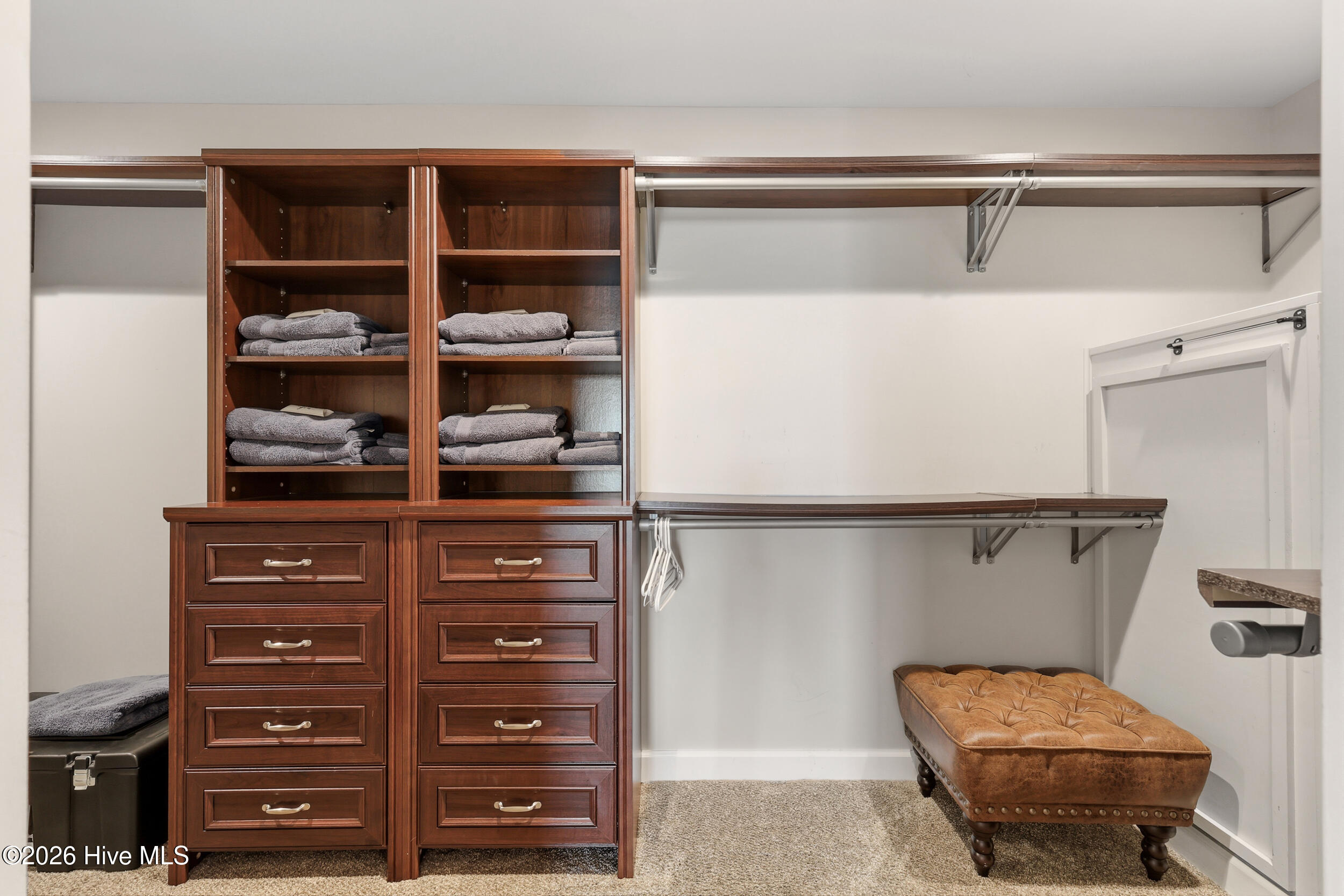 100569323 | Photo 21