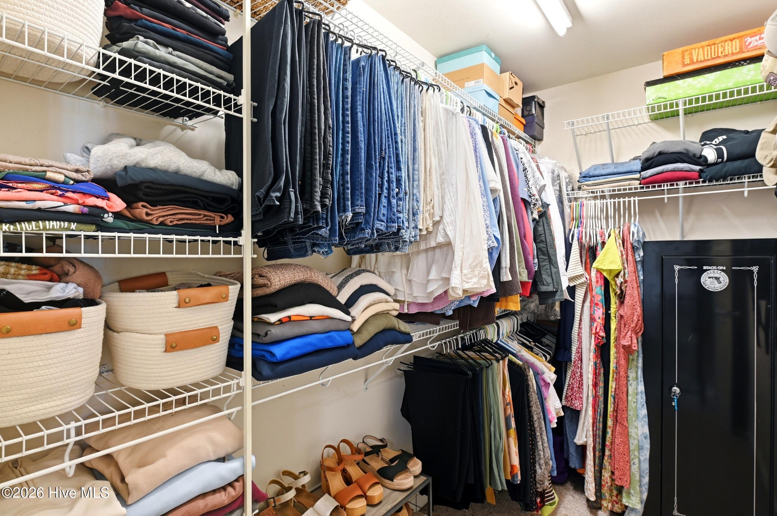 100569719 | Photo 19