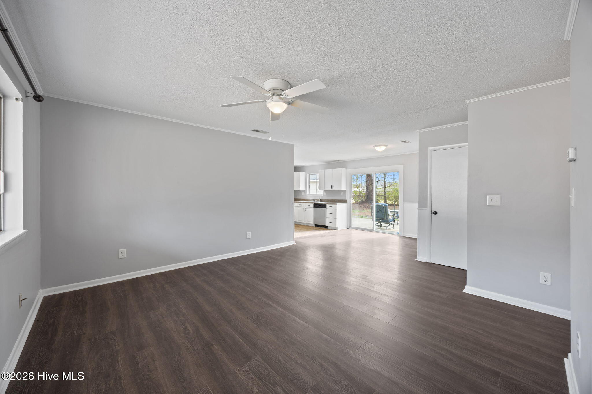 100559433 | Photo 35