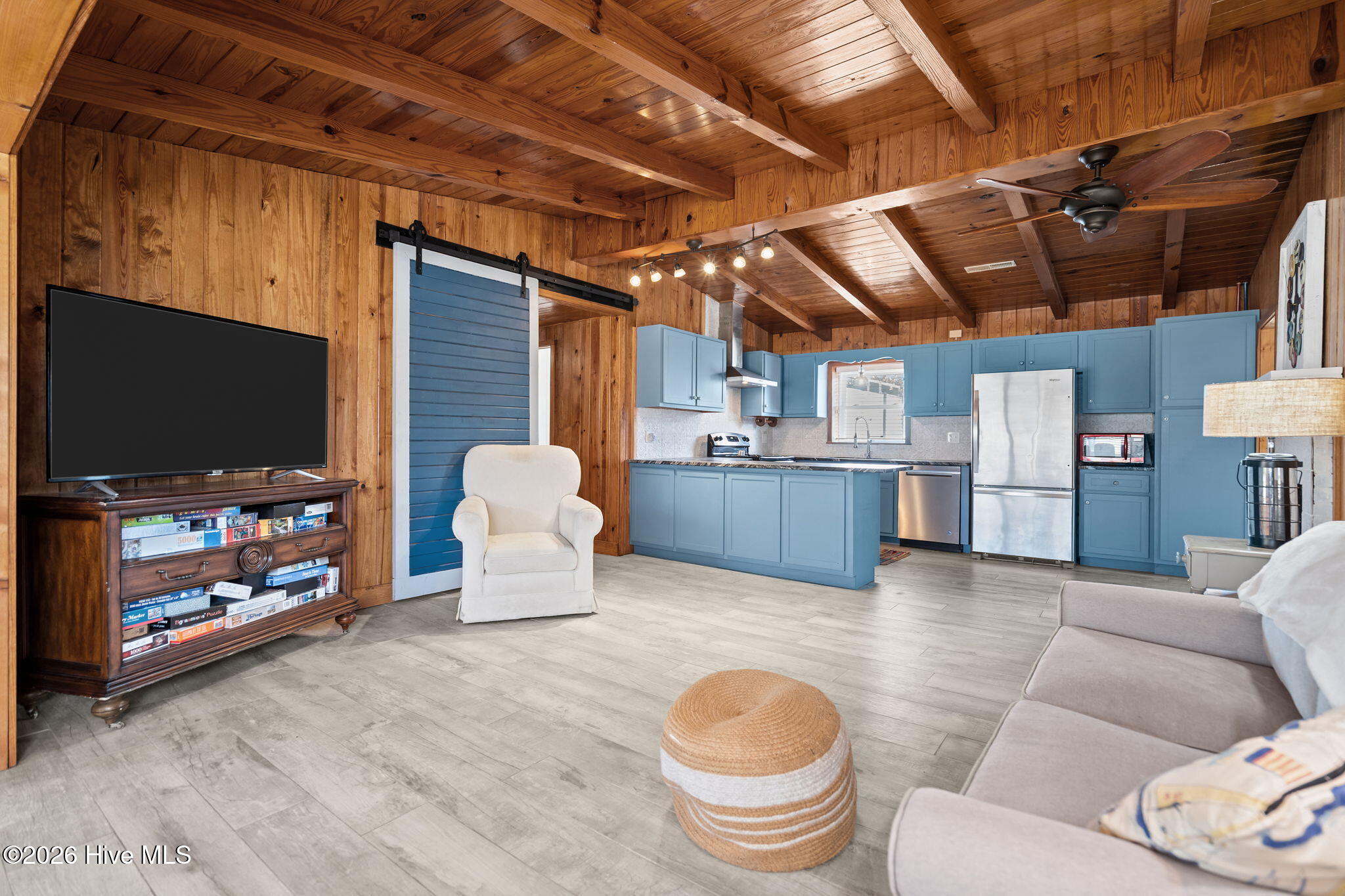 100545897 | Photo 15